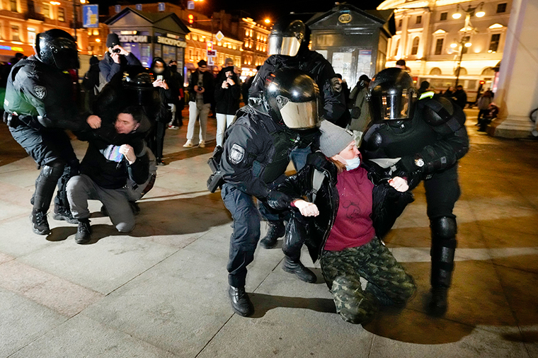 Police detain demonstrators in St. Petersburg, Russia, on March 1.