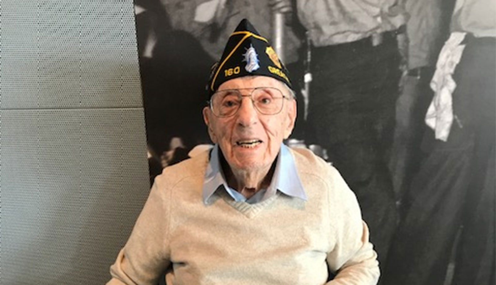 Philip Kahn received two Bronze Battle Stars for his service in WWII, his grandson said.