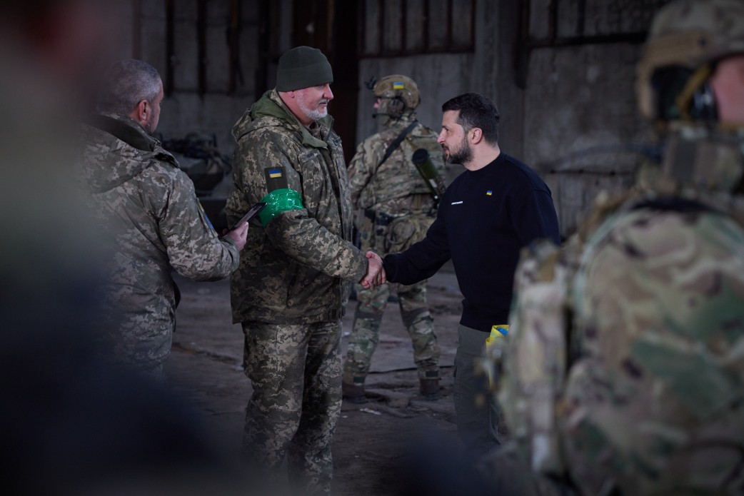 During a working trip to the Donetsk region, President of Ukraine Volodymyr Zelensky visited the frontline positions of the Ukrainian military in the Bakhmut area.