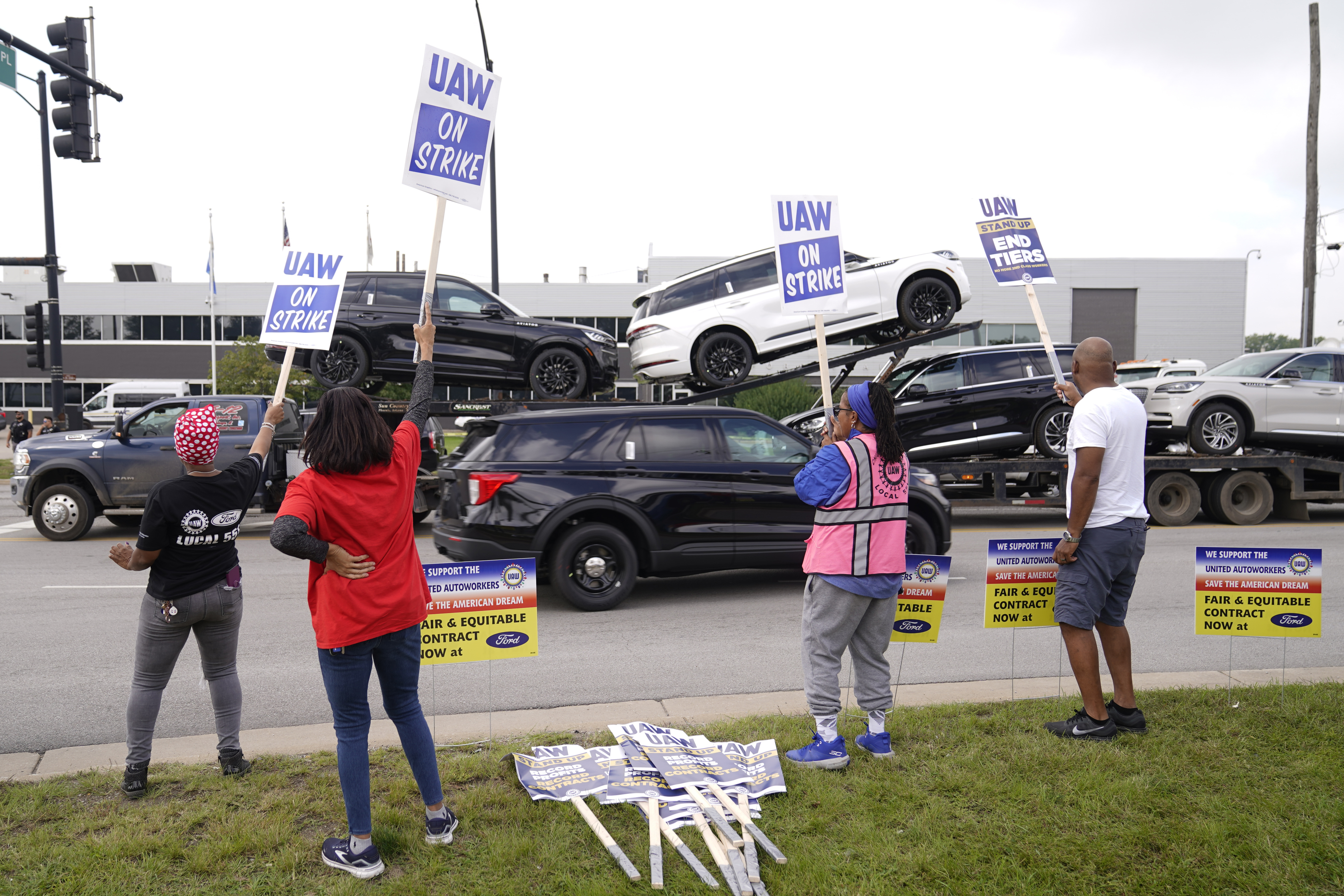 United Auto Workers picket outside the Chicago Ford Assembly Plant as Ford vehicles are transported today in Chicago. 
