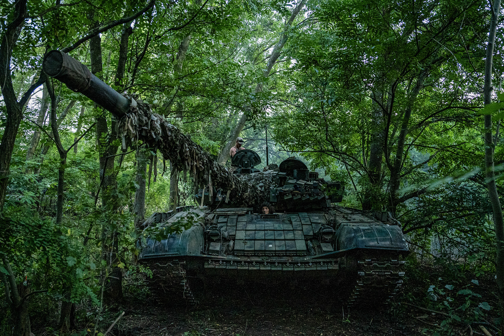 Ukrainian soldiers prepare their tank at the frontline in Donetsk Oblast, Ukraine, on August 8.