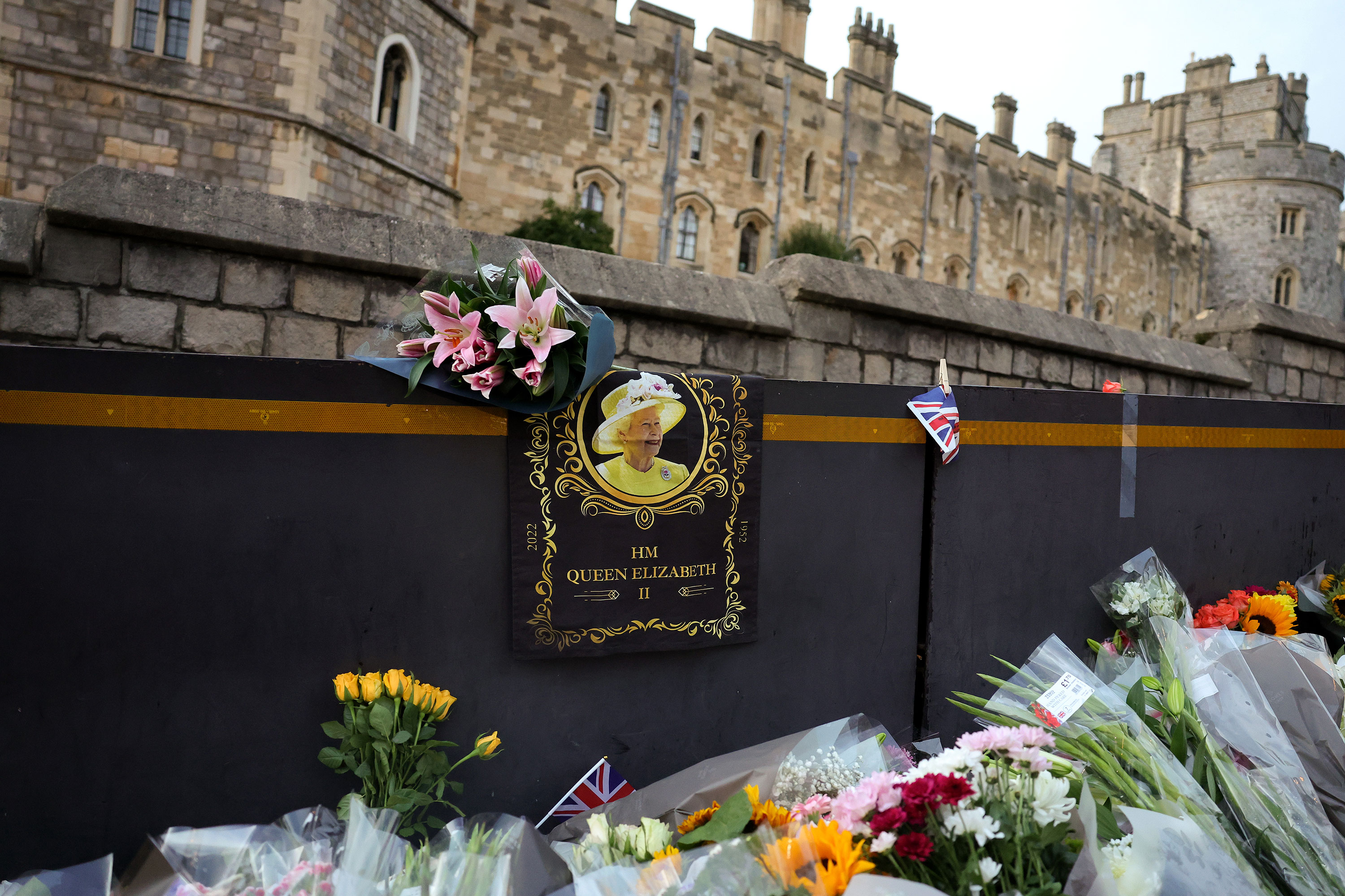 Tributes lay outside of Windsor Castle on Thursday. (Chris Jackson/Getty Images)
