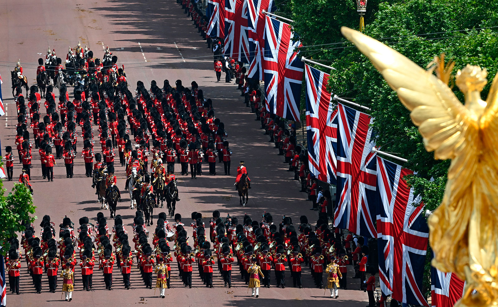 What time is the gun salute today? When the 82-gun Hyde Park salute is  marking the Queen's Platinum Jubilee