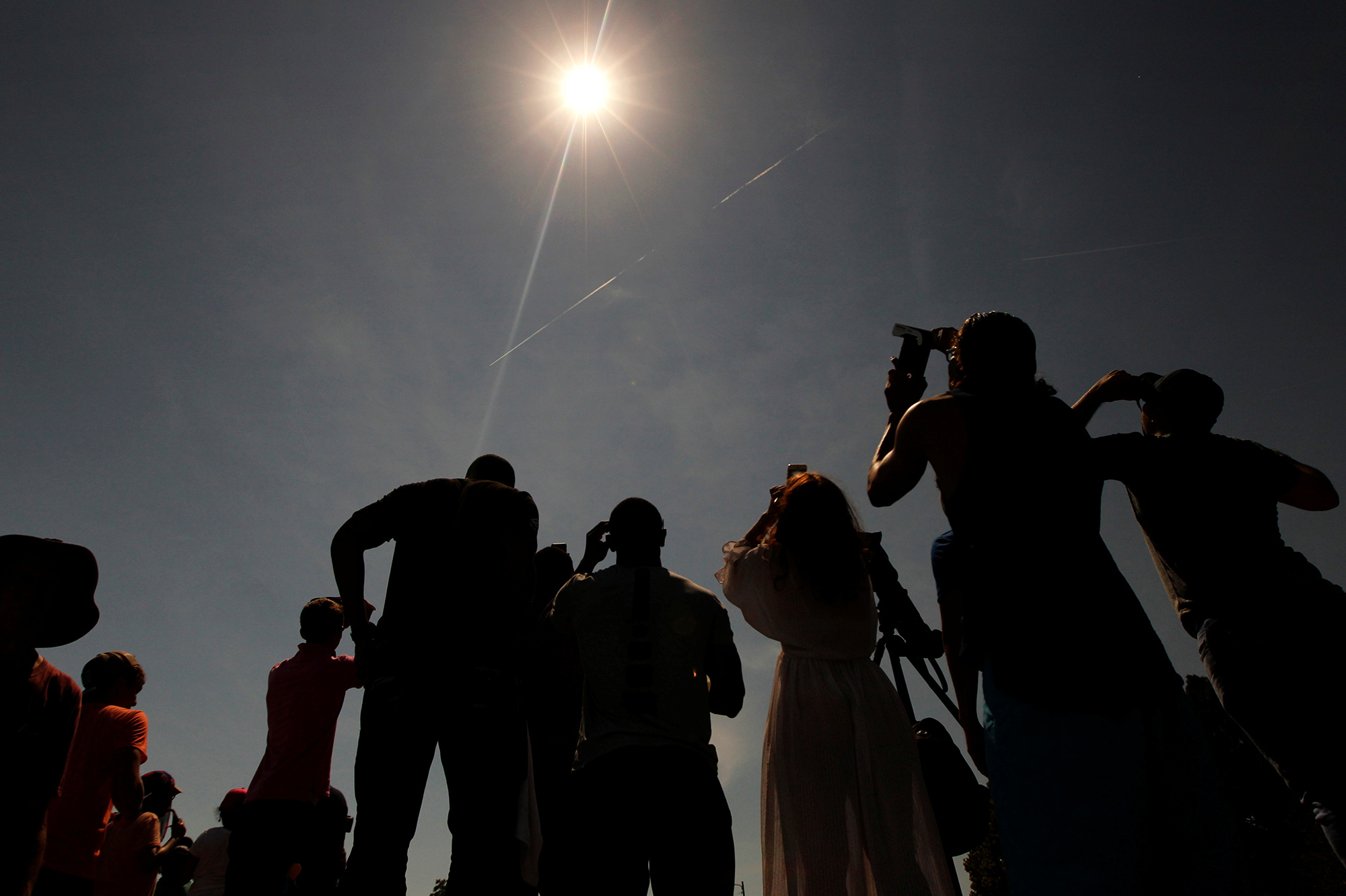 People watch the solar eclipse in Hopkinsville, Kentucky, on August 21, 2017. 