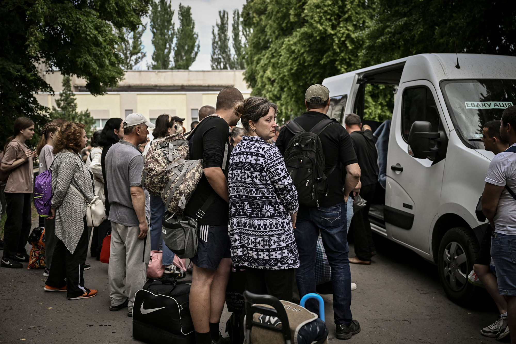 Residents line up to evacuate the city of Sloviansk, Ukraine on June 2.