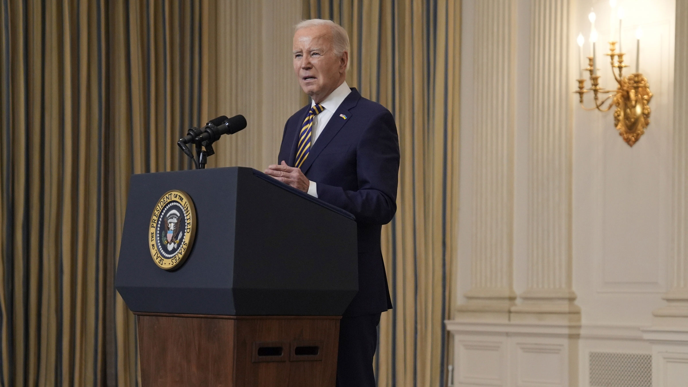 25) Biden previews campaign talking points by focusing on Trump for sinking  border bill