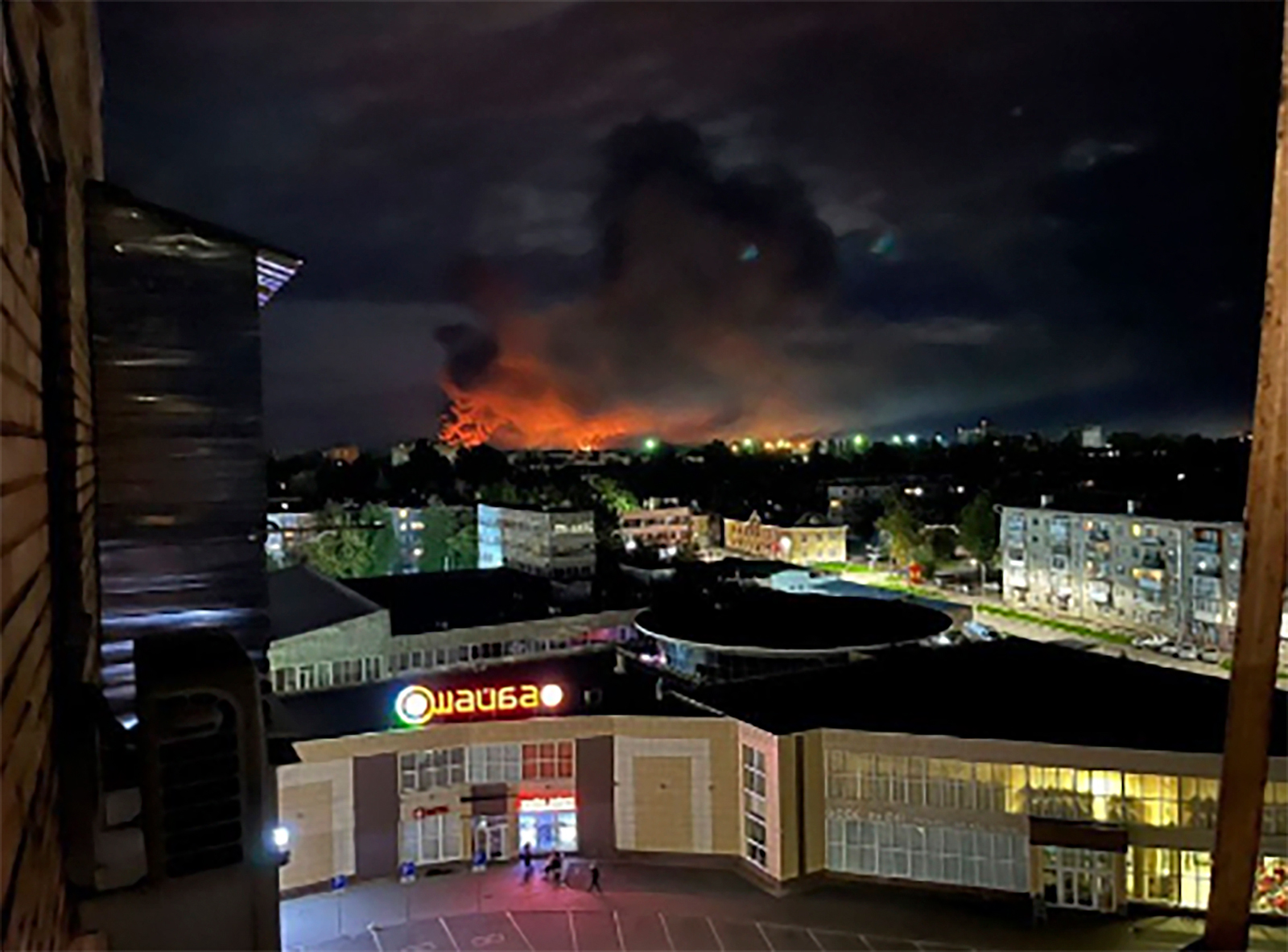 Esta imagen muestra un gran incendio en Pskov, Rusia, el 29 de agosto.