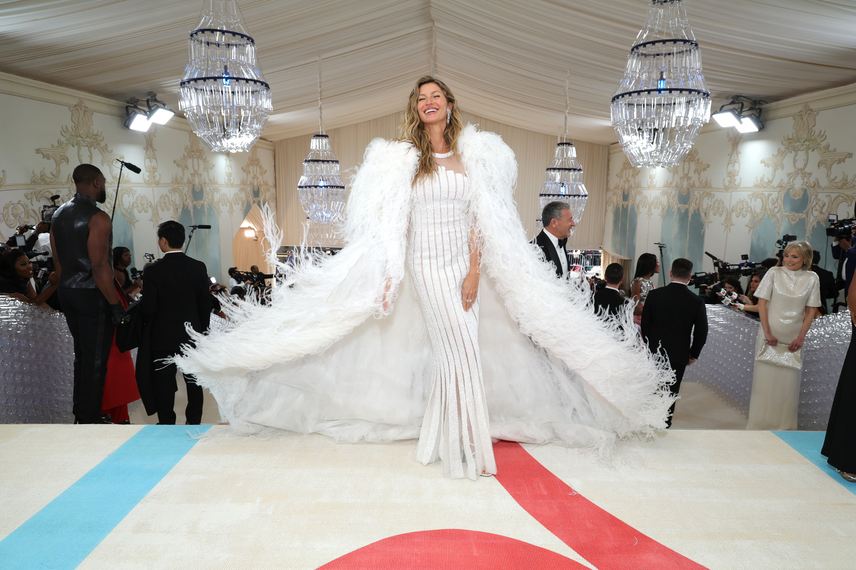 Gisele Bündchen previously wore her dress and feathery cape to an editorial  shoot with Karl Lagerfeld