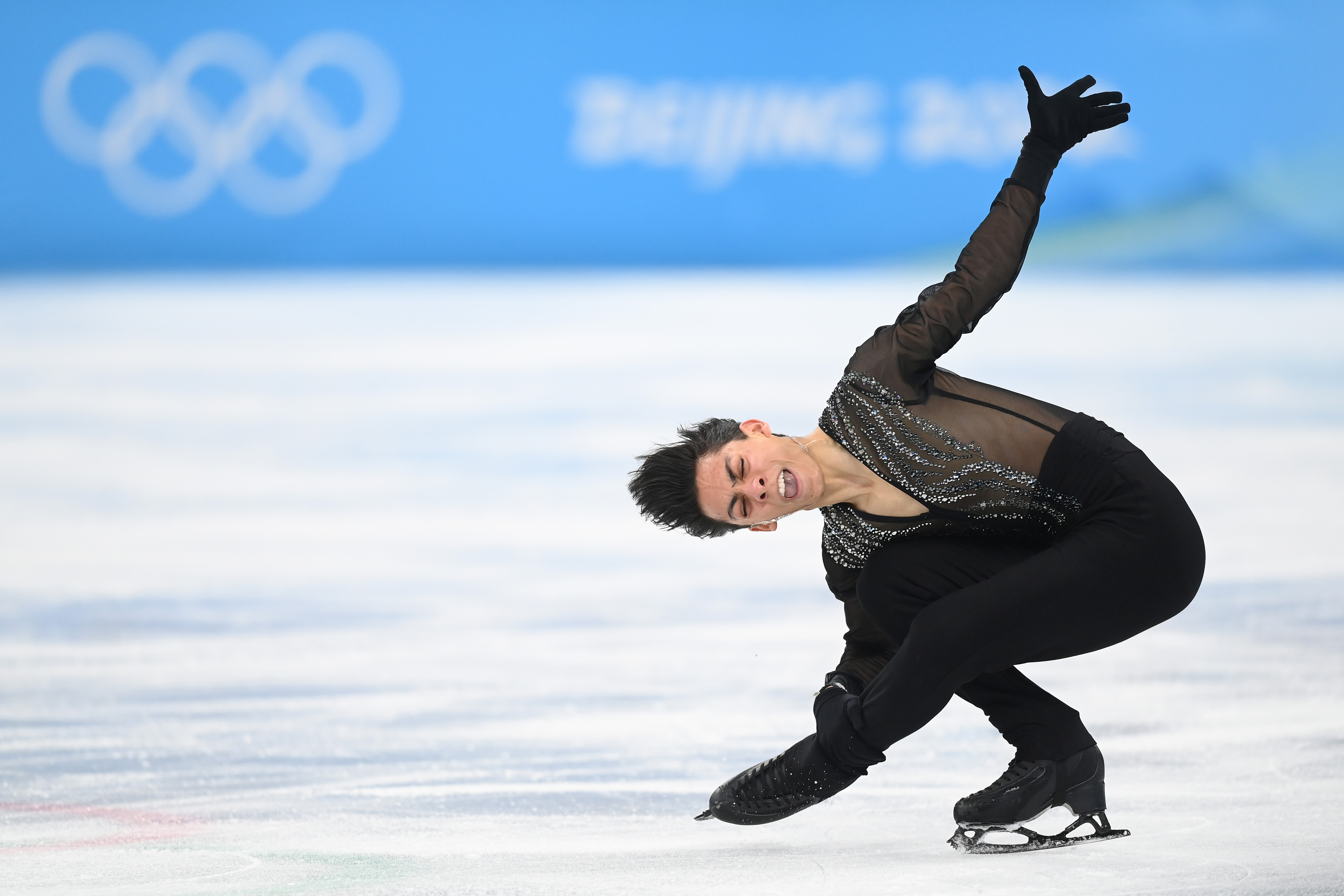 Olympic & World Champion Skaters Light Up the Ice at Galleria