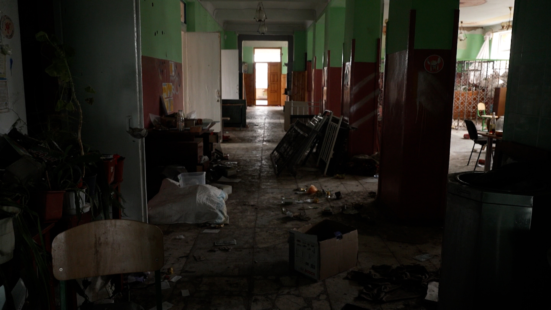 CNN bereist ukrainische Dörfer, die von russischen Truppen zerstört wurden