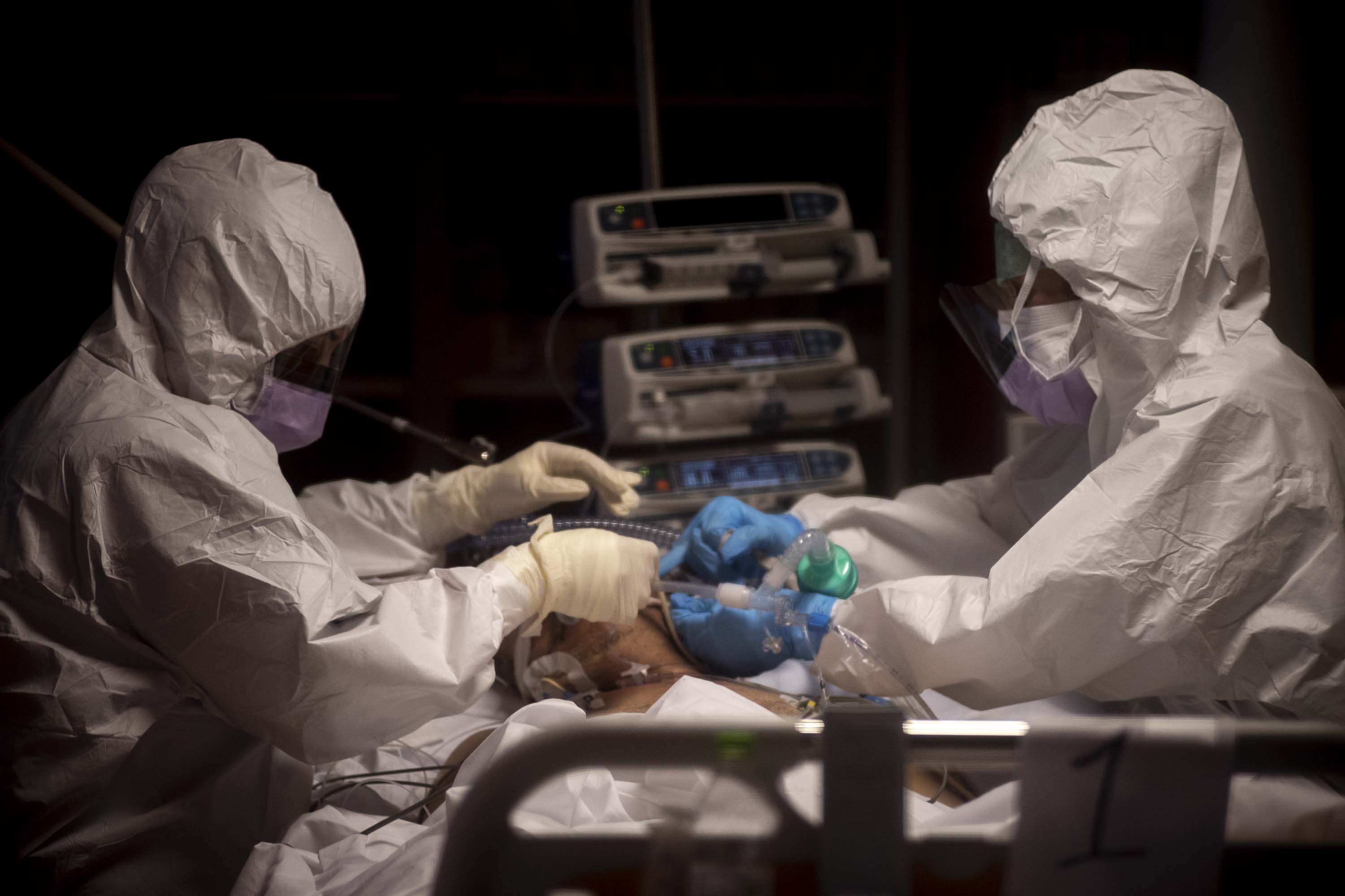 Doctors treat a coronavirus patient in an intensive care unit at a hospital in Rome, Italy, on March 26. ROME, ITALY - MARCH 26: 
