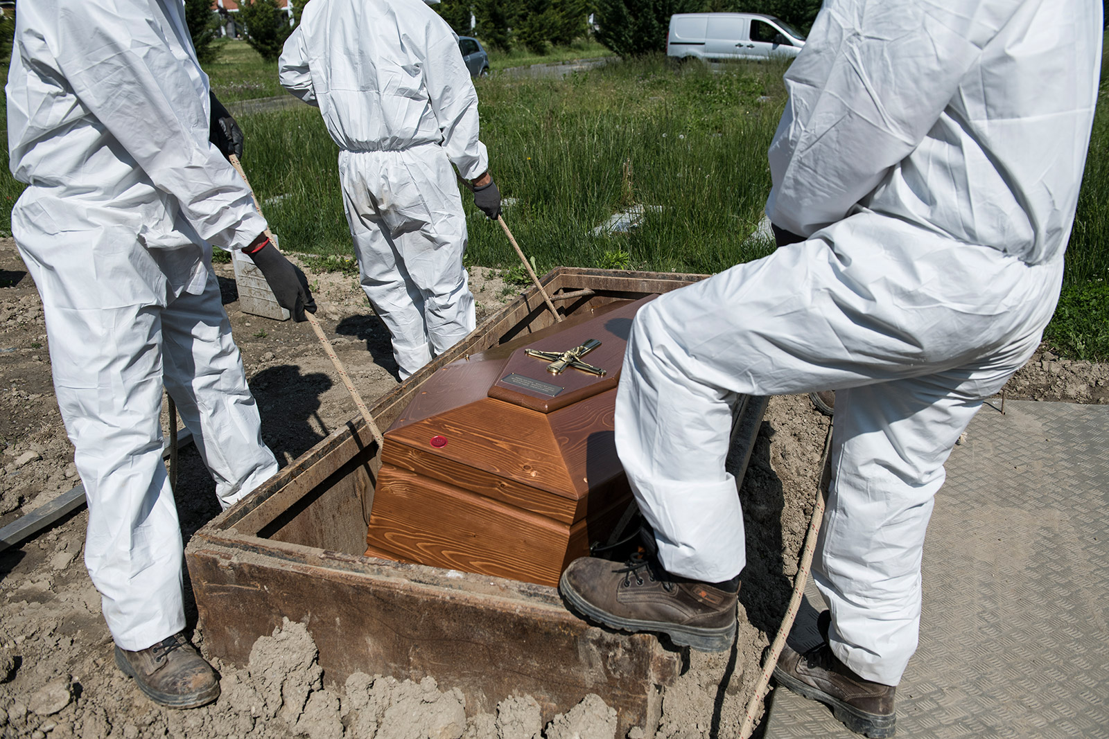 Cemetery workers bury a coronavirus victim in Turin, Italy, on May 6.