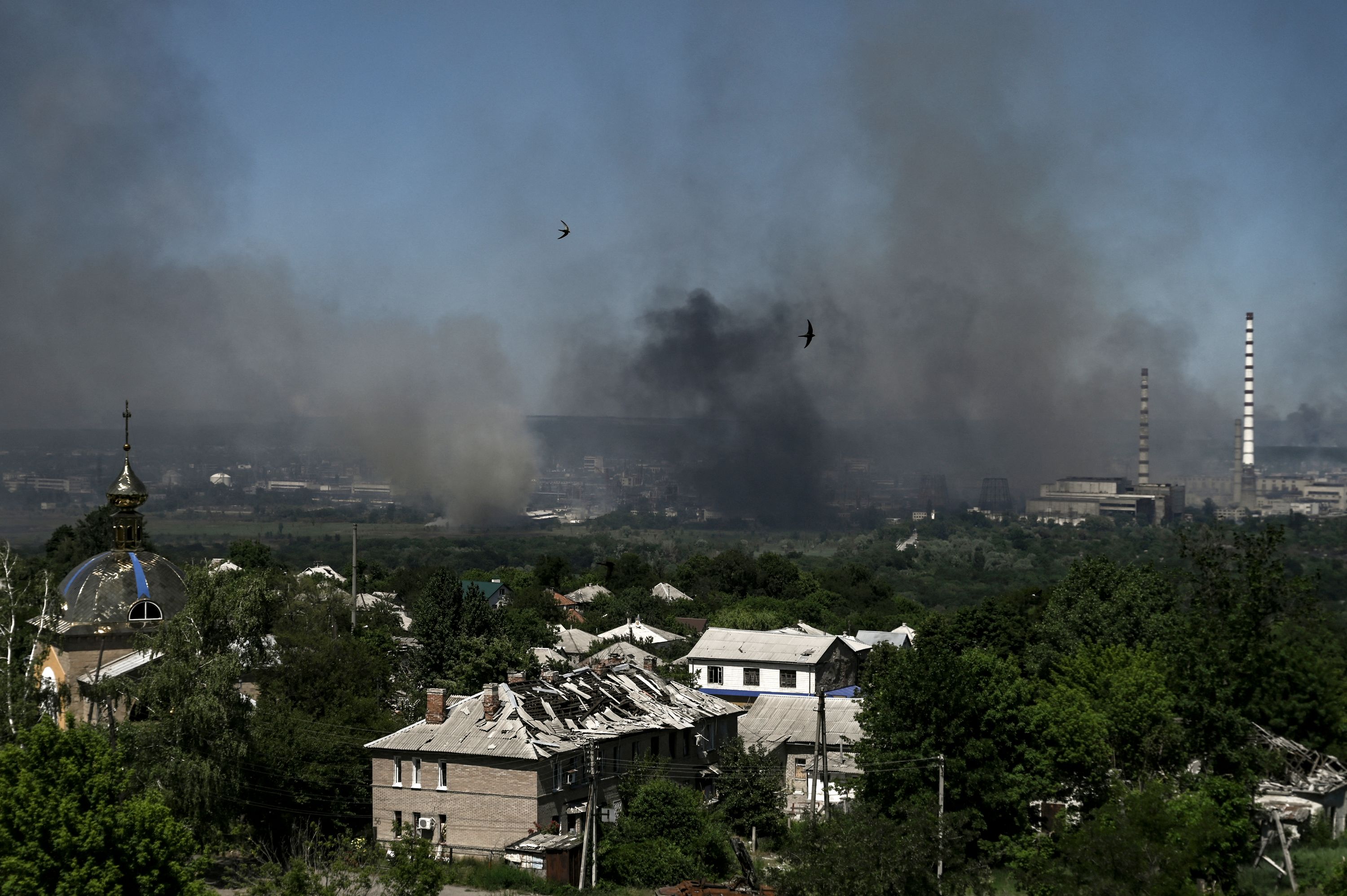 Fierce fighting continues in critical city of Severodonetsk, Ukrainian officials say
