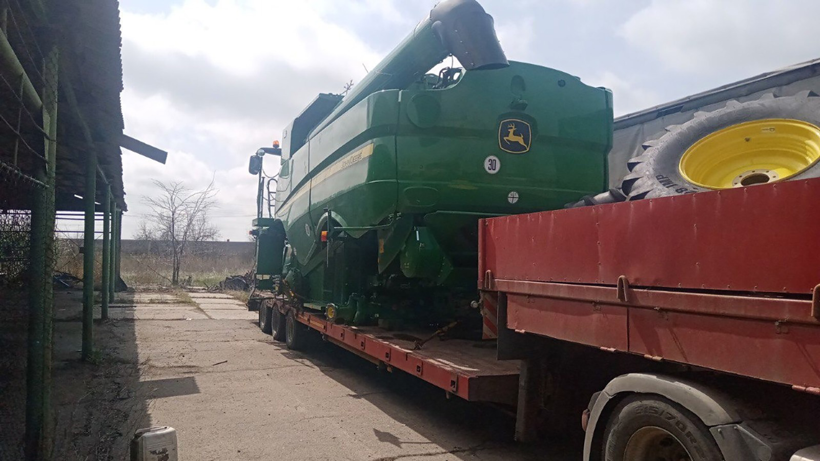 Several sources have told CNN how Russian forces are stealing grain and farm supplies from Ukrainian farmers.  The photo shows a machine being stolen near Melitopol. 
