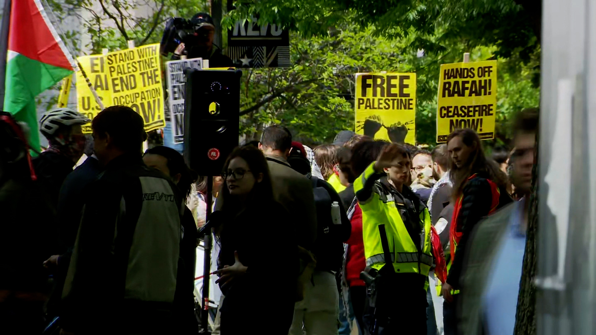 周四，华盛顿特区的乔治华盛顿大学出现抗议者。