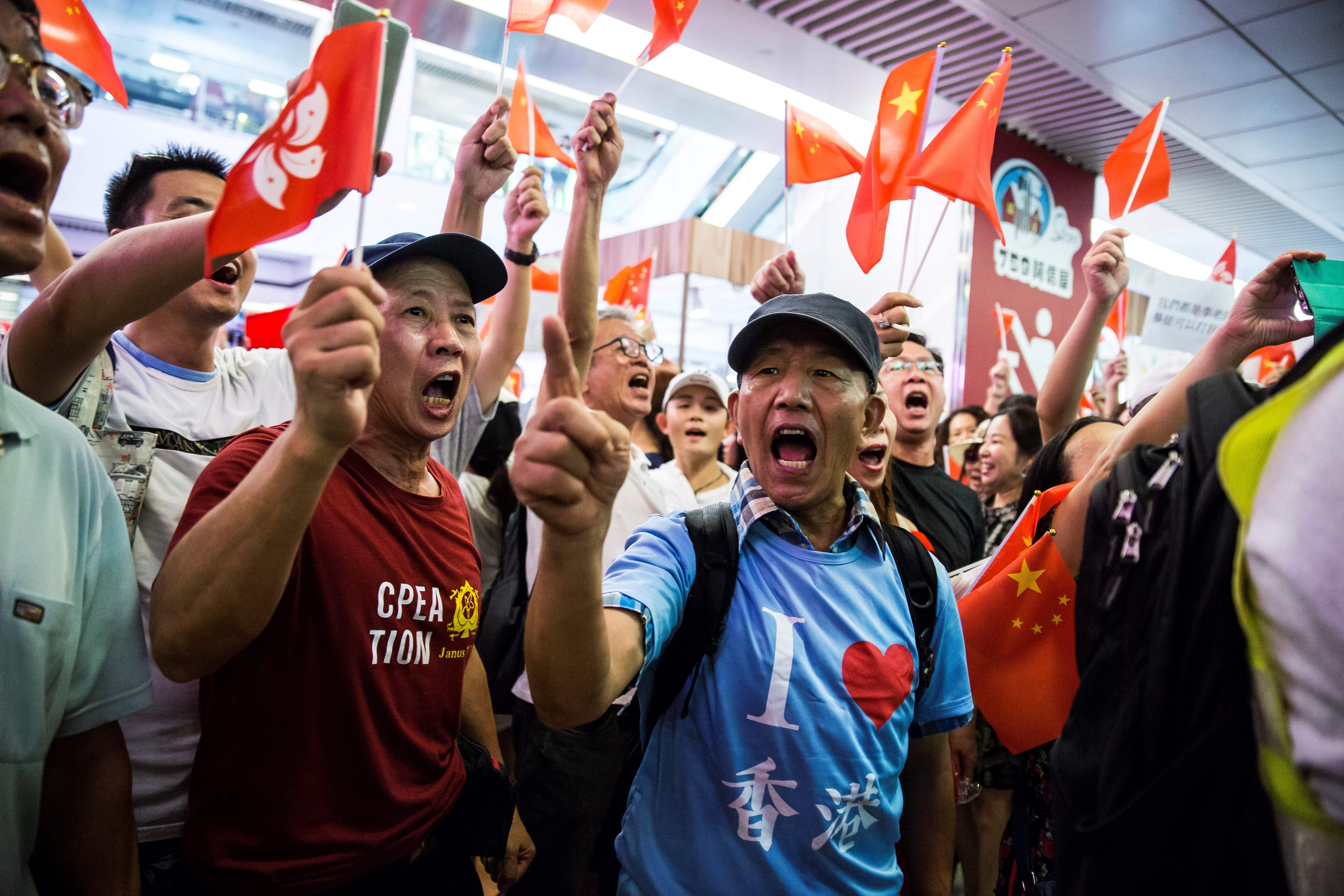 Blue Dye Fired As Protesters Continue To Advance