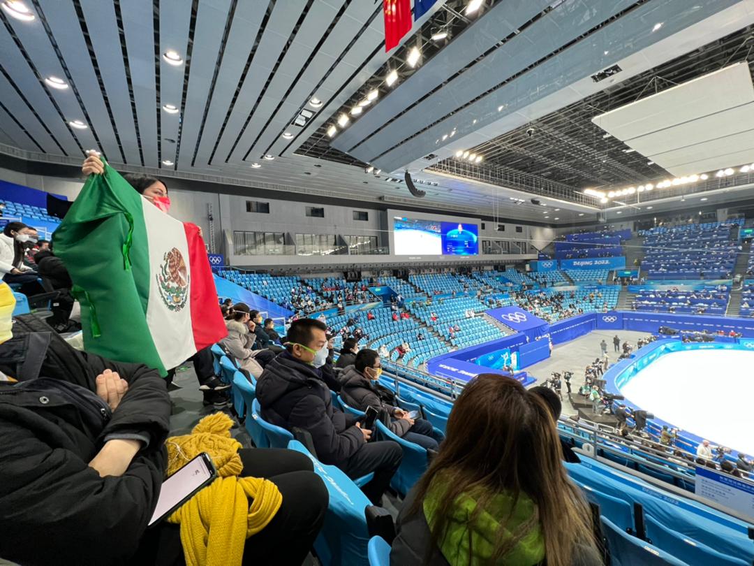 Fans hold up a Mexico flag at the Beijing Capital Indoor Stadium as they cheer on figure skaters at the men's single event on Thursday.