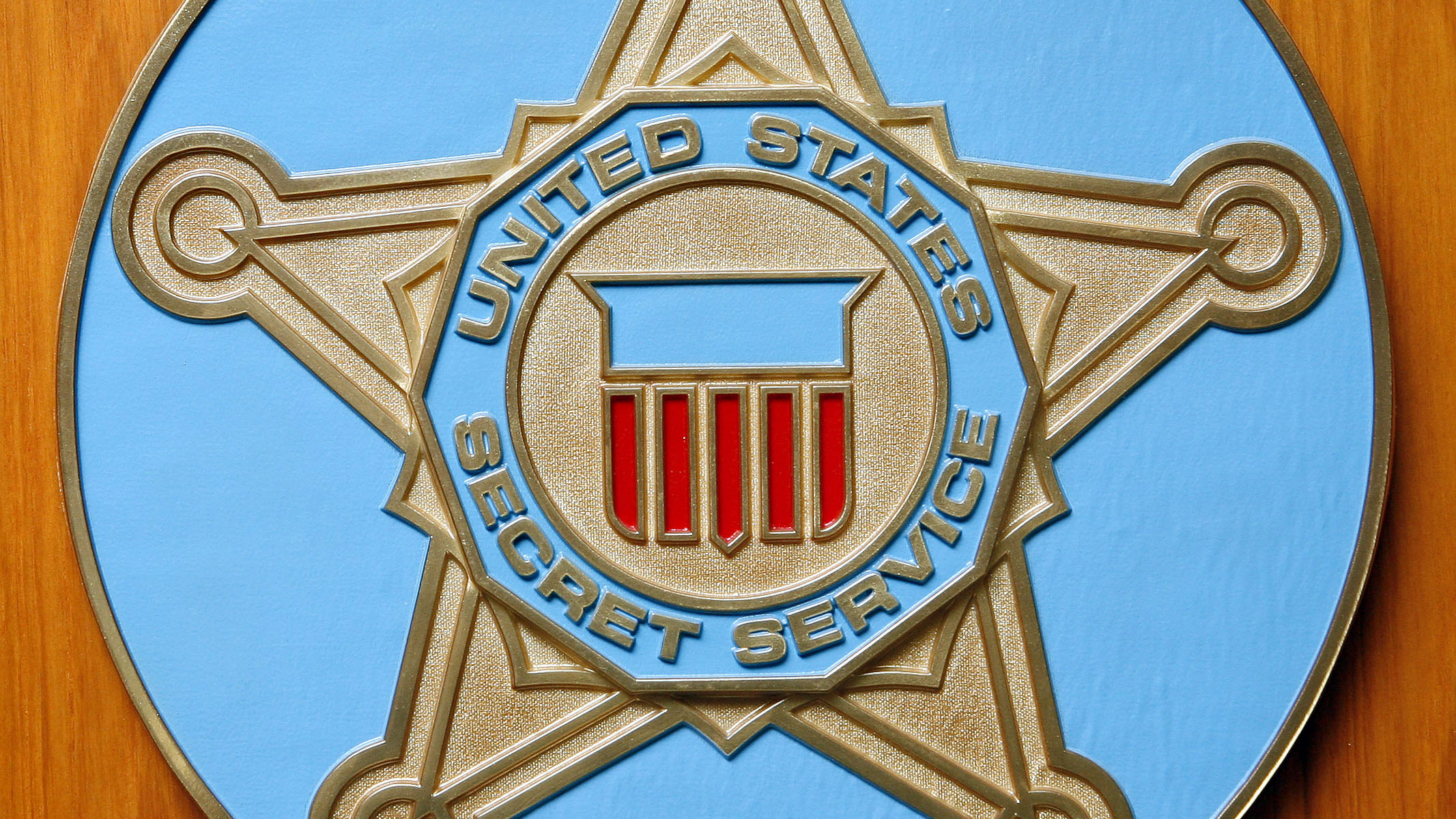 Logo of the Secret Service of the United States of America pictured at the embassy of the USA in Berlin, Germany, on August 10, 2007.