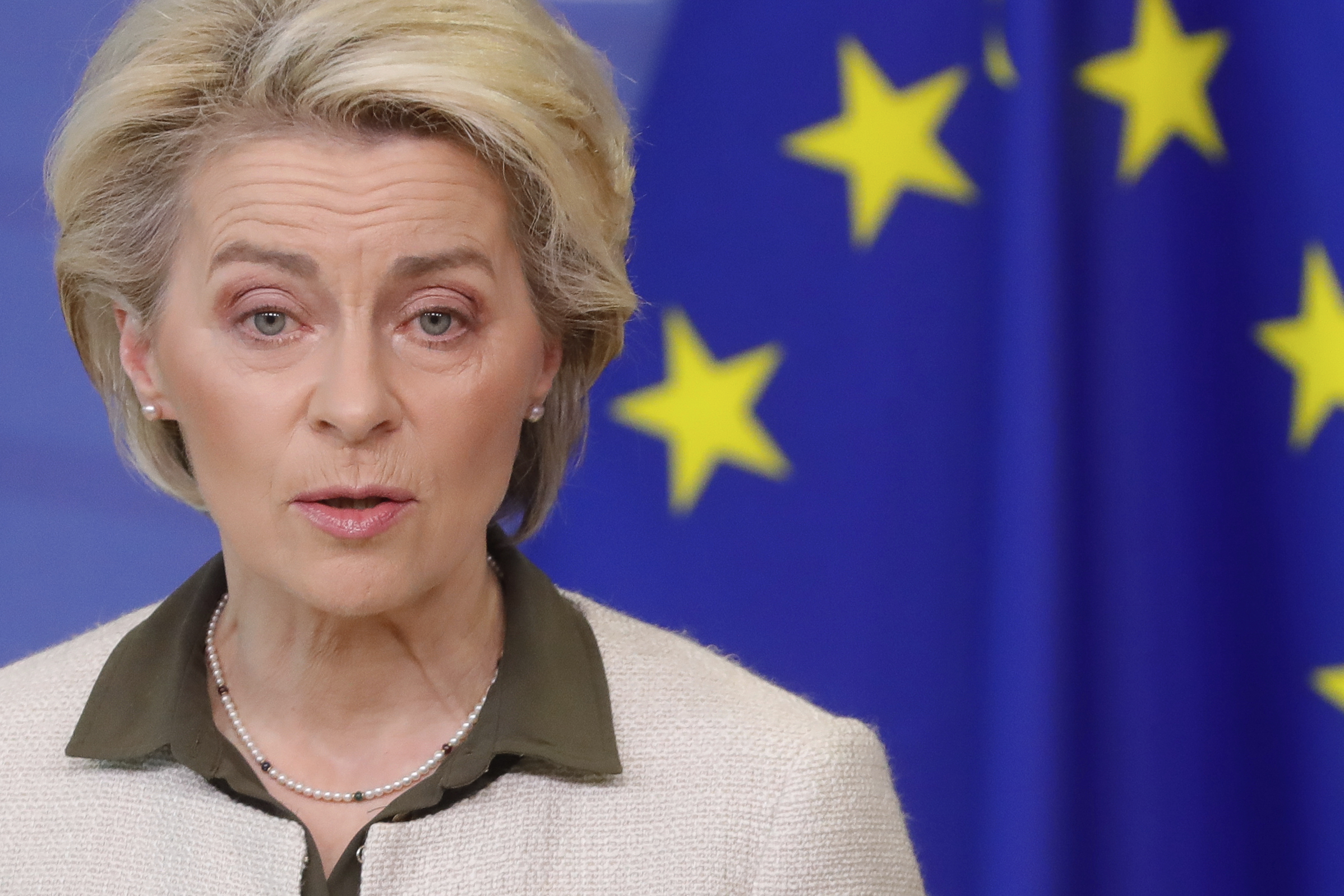 La présidente de la Commission européenne, Ursula von der Leyen, s'exprime lors d'un communiqué de presse au siège de l'UE à Bruxelles, en Belgique, le 27 février.