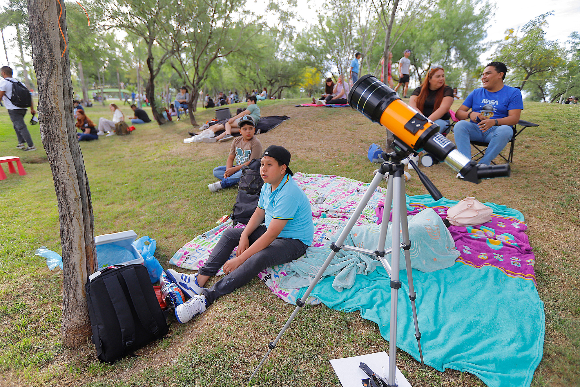 Families prepare to see the eclipse in Torreon, Mexico, on April 8.