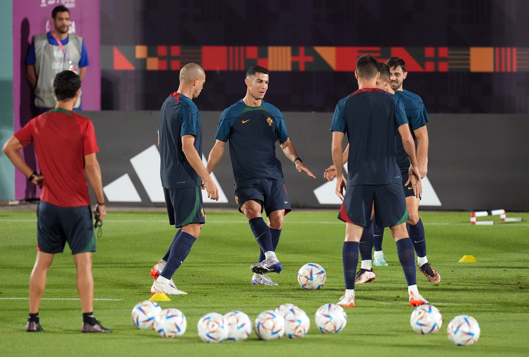 Brazil give no clues on team selection in first training session