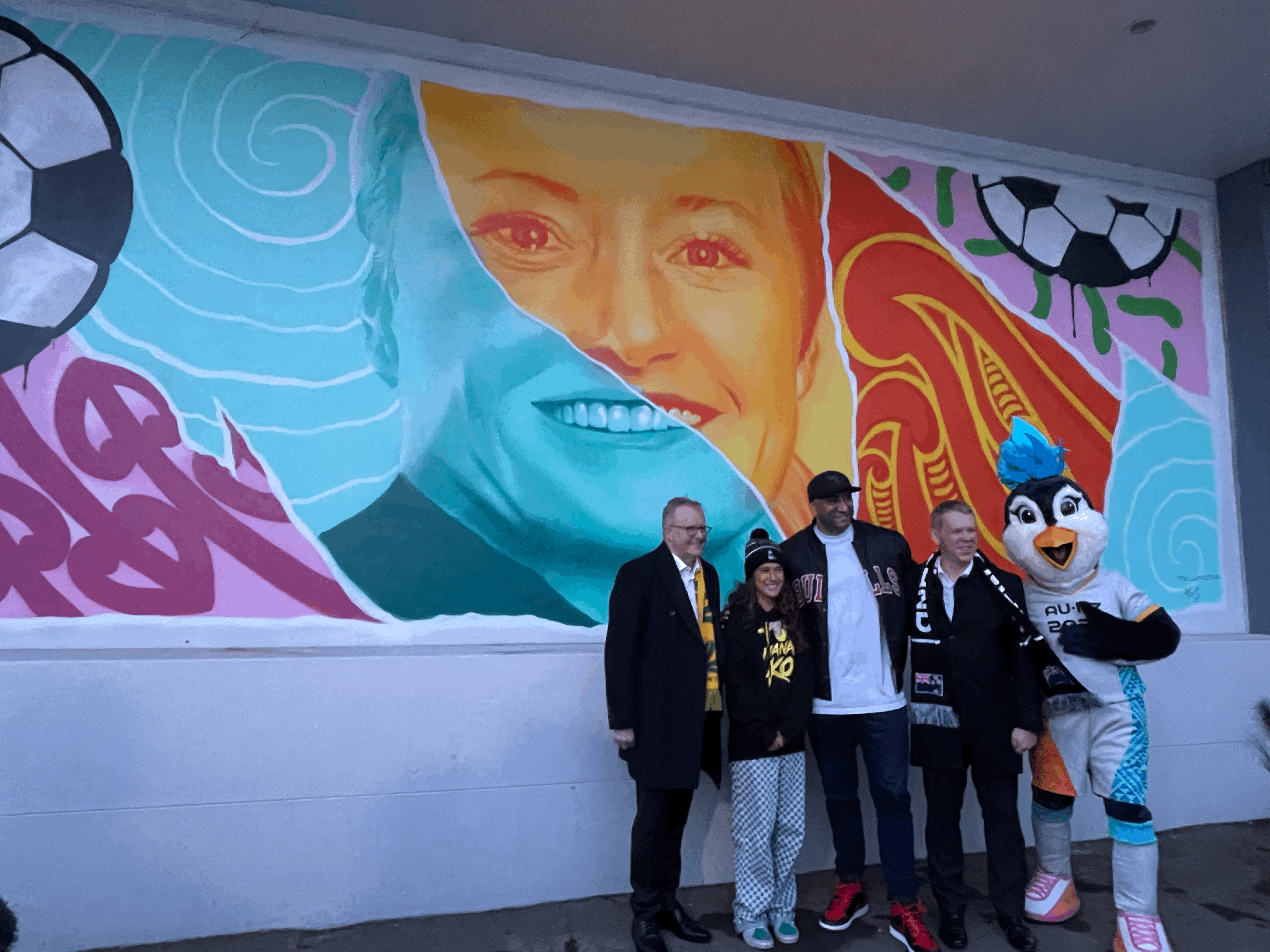 27) Antipodean leaders celebrate local art outside fan zone in Wellington