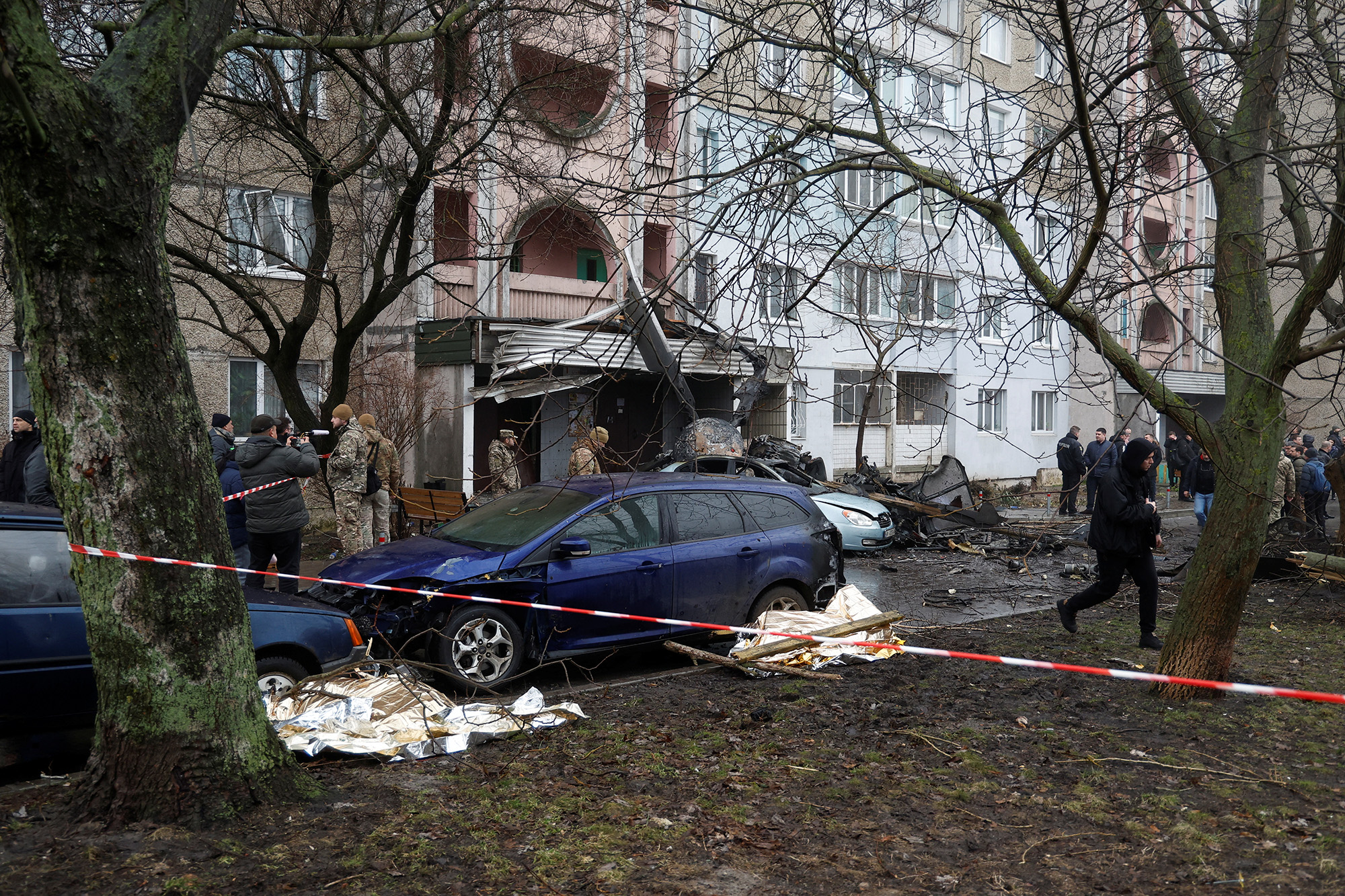 Мястото, където хеликоптер се разби в град Бровари, край Киев, Украйна, на 18 януари.