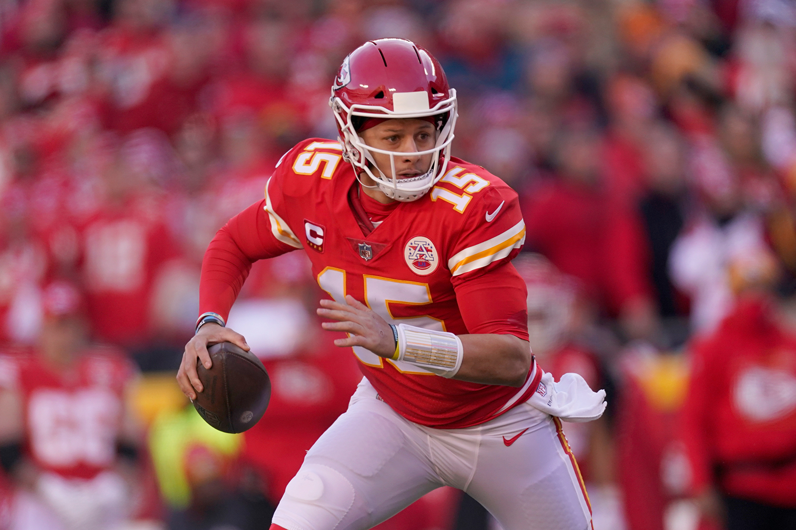 Mahomes, Chiefs top pesky Titans