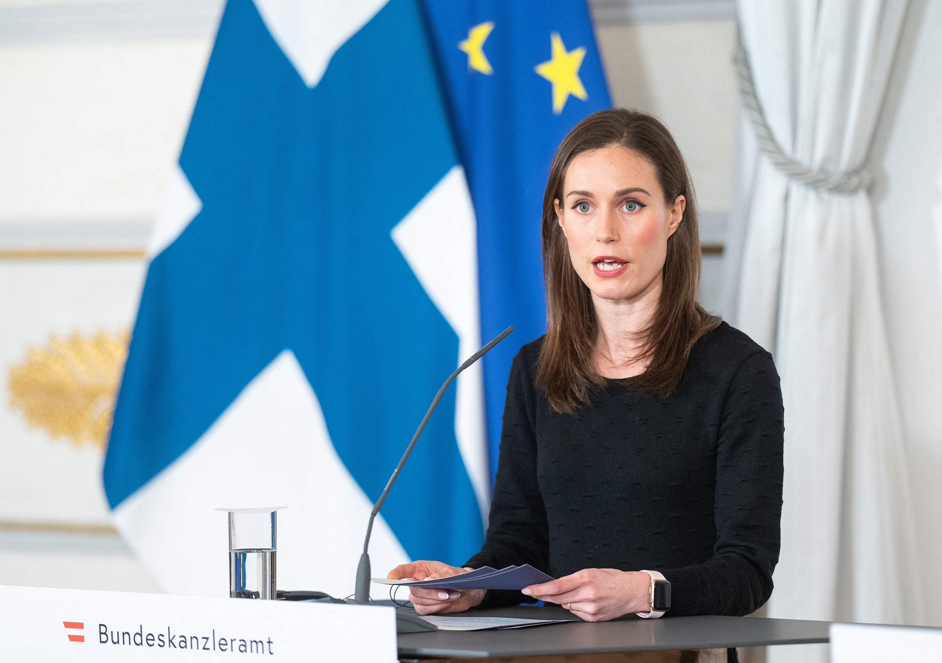 La primera ministra de Finlandia, Sanna Marin, habla durante una conferencia de prensa conjunta con el canciller de Austria en Viena el 17 de febrero.