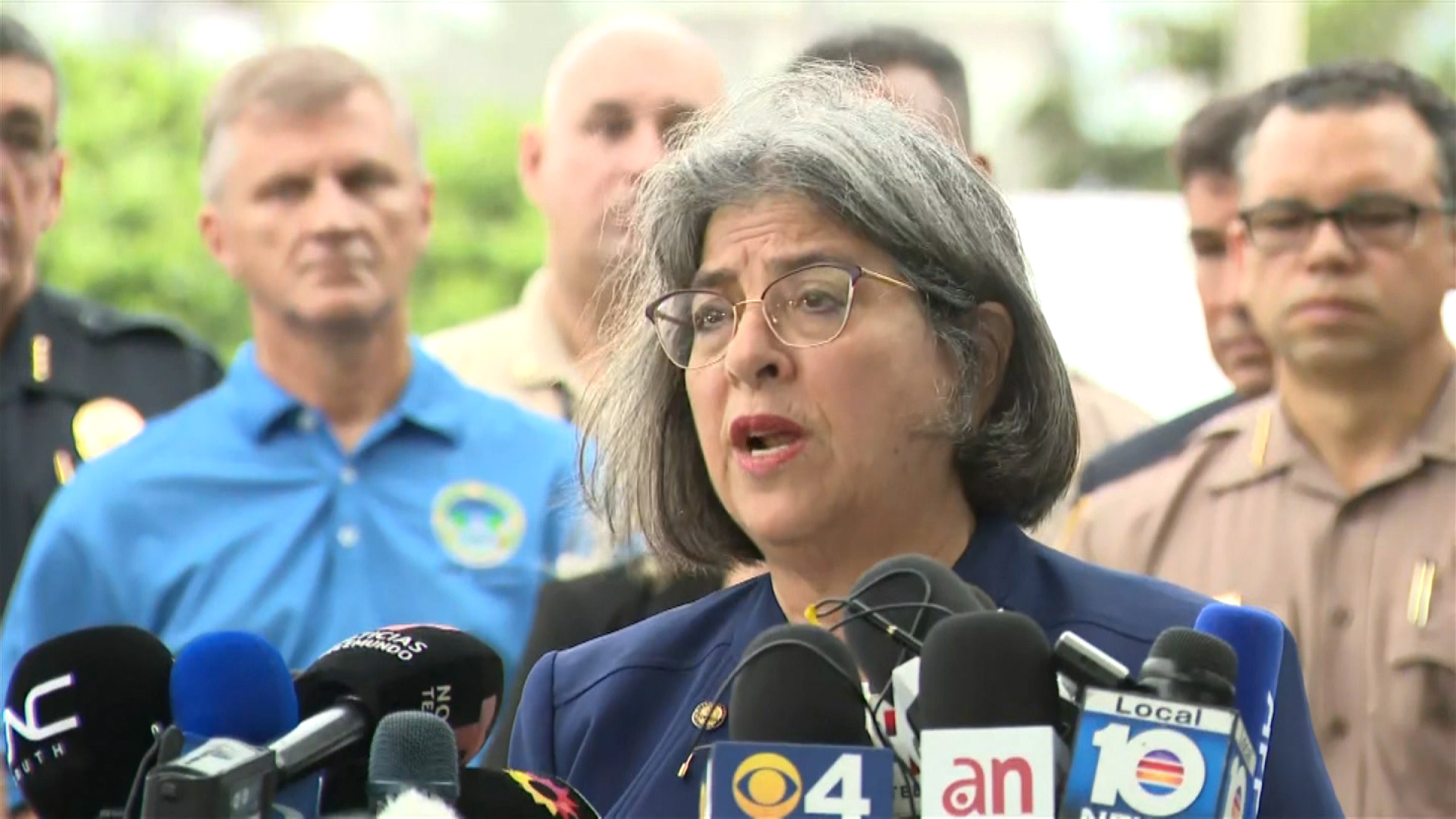 half-of-the-units-in-the-building-have-collapsed-miami-dade-mayor-says