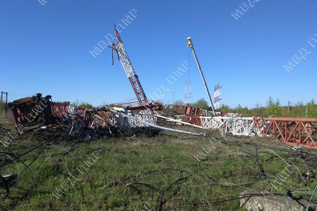 몰도바 트란스니스트리아의 분리 지역에서 폭발로 두 개의 라디오 타워가 파괴되었습니다.
