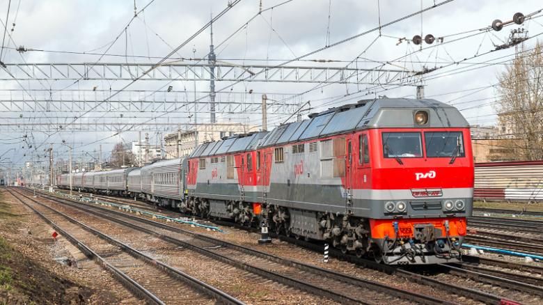 Images from amateur Russian trainspotting websites appear to show Putin's train. The train is painted to look like an ordinary Russian Railways train. 