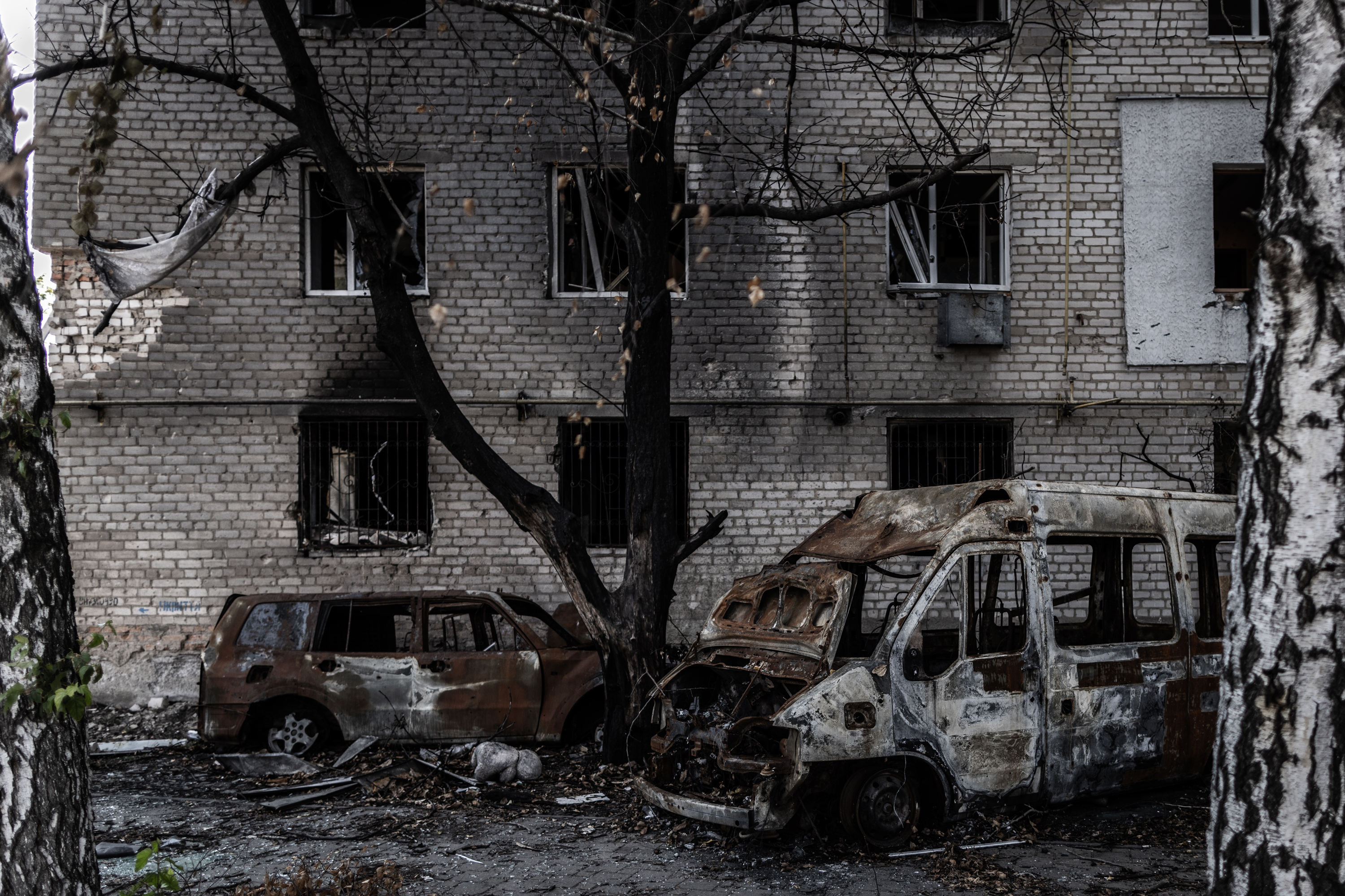Burned cars outside a damaged apartment block in the frontline town of Orikhiv on September 17.