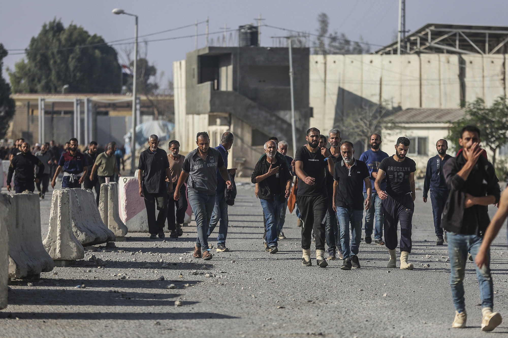 Palestinian workers return to Gaza through the Kerem Shalom border crossing on November 3.