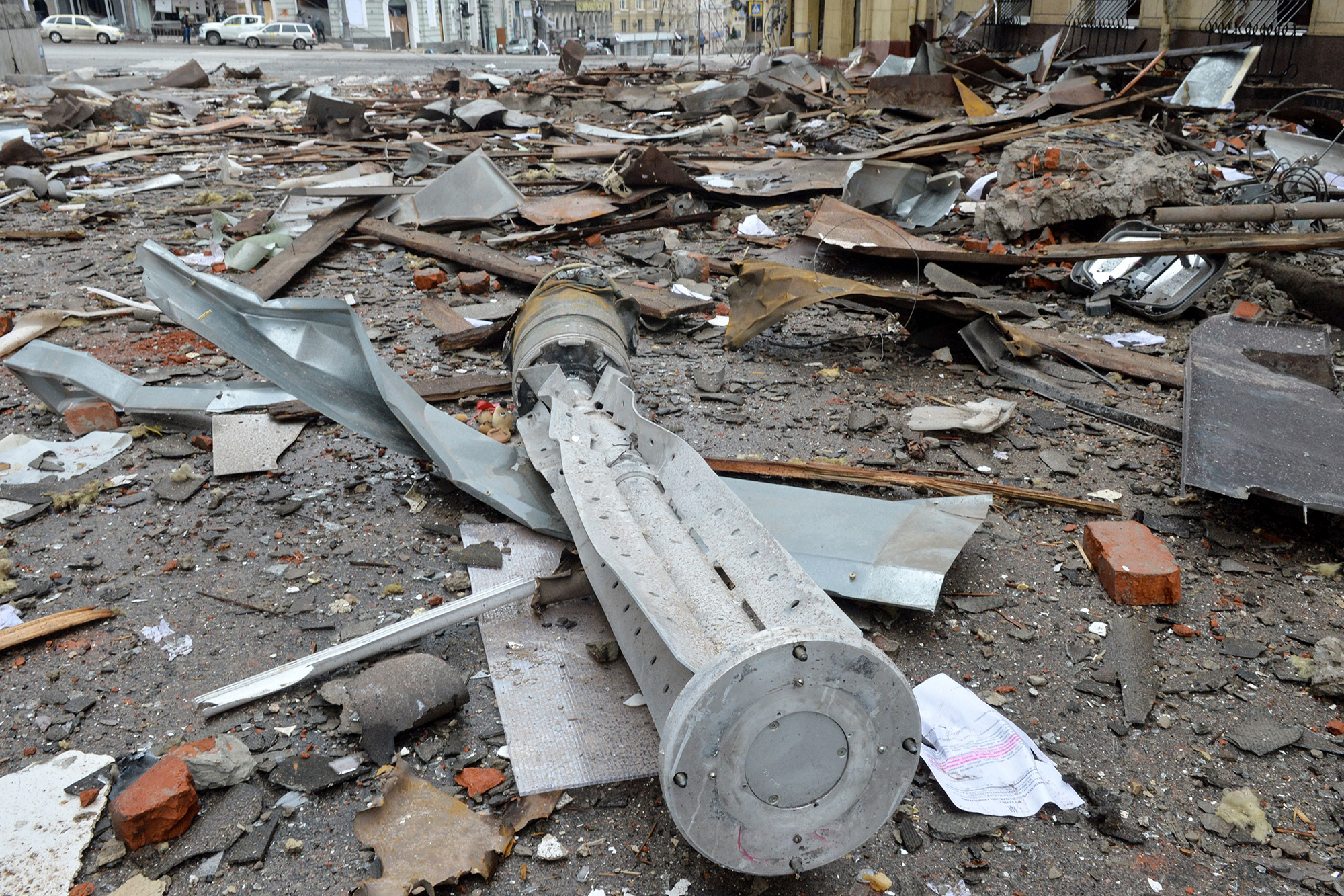 17) Cluster munitions killed or wounded 890 people in Ukraine in 2022,  rights group says