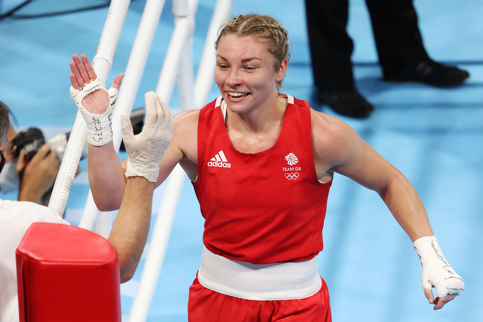 Lauren Price celebrates after defeating China's Qian Li during the middleweight boxing final.
