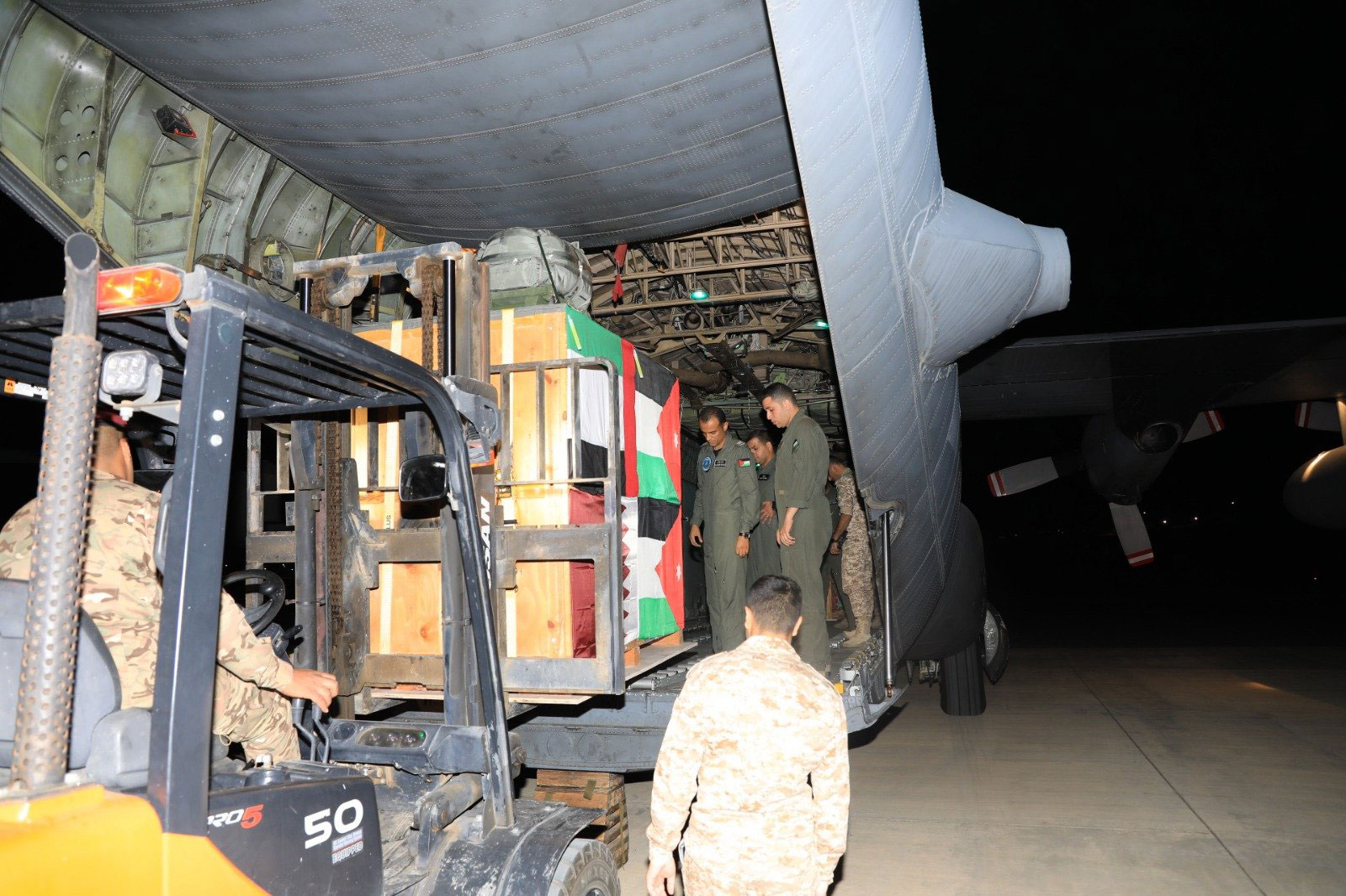 Medical aid was air-dropped to the Jordanian field hospital in Gaza. 