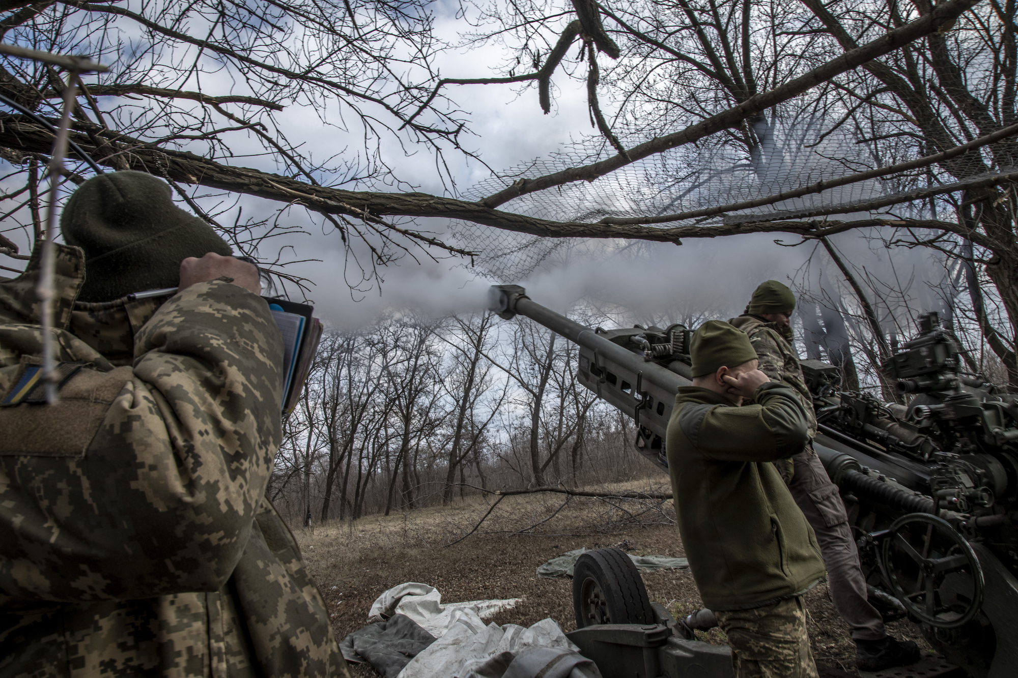 Ukrainian servicemen fire artillery towards Russian positions near the Bakhmut frontline on Friday.