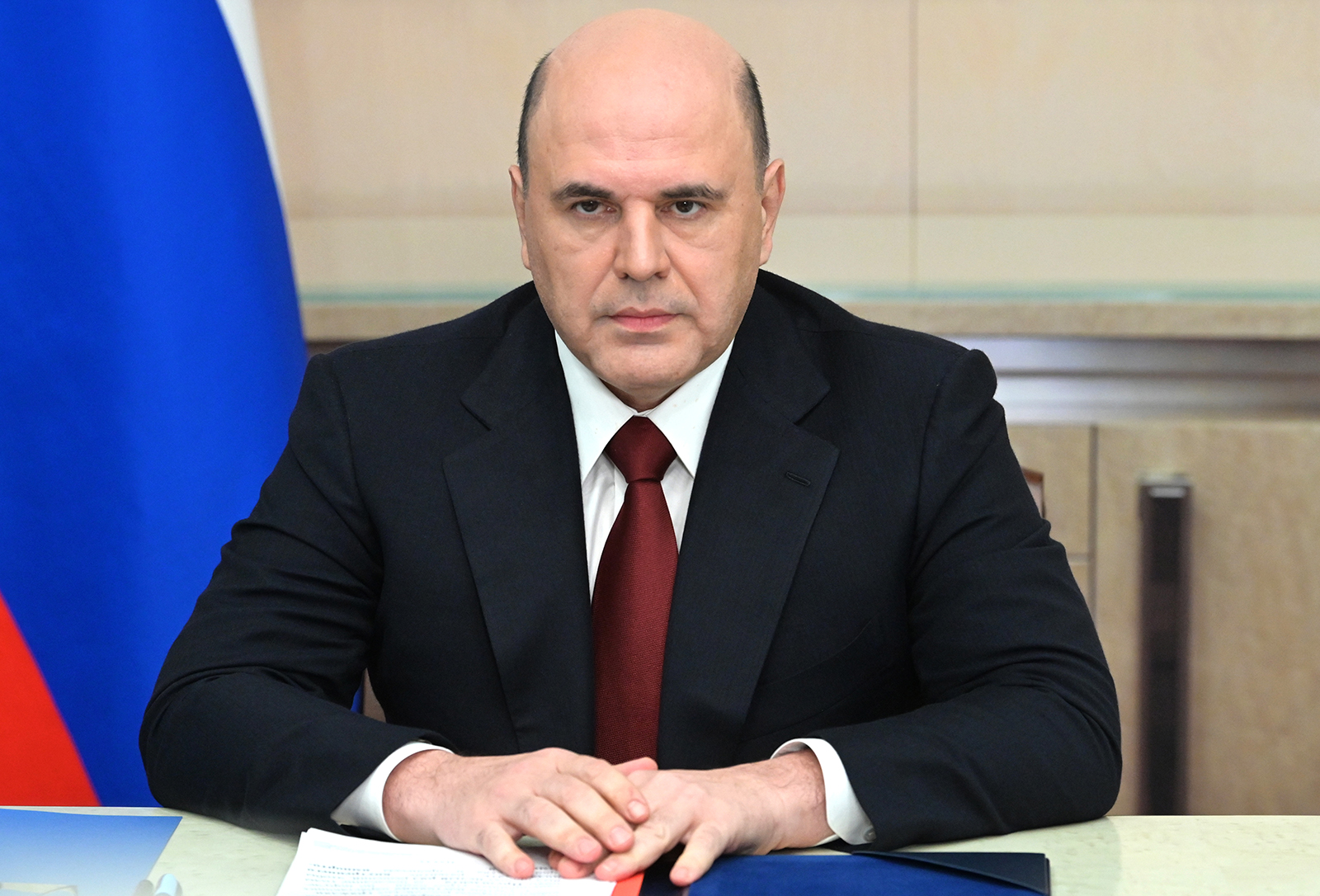 El primer ministro ruso, Michael Michustin, habló en una videoconferencia sobre la recesión de Rusia en Moscú el 1 de marzo.