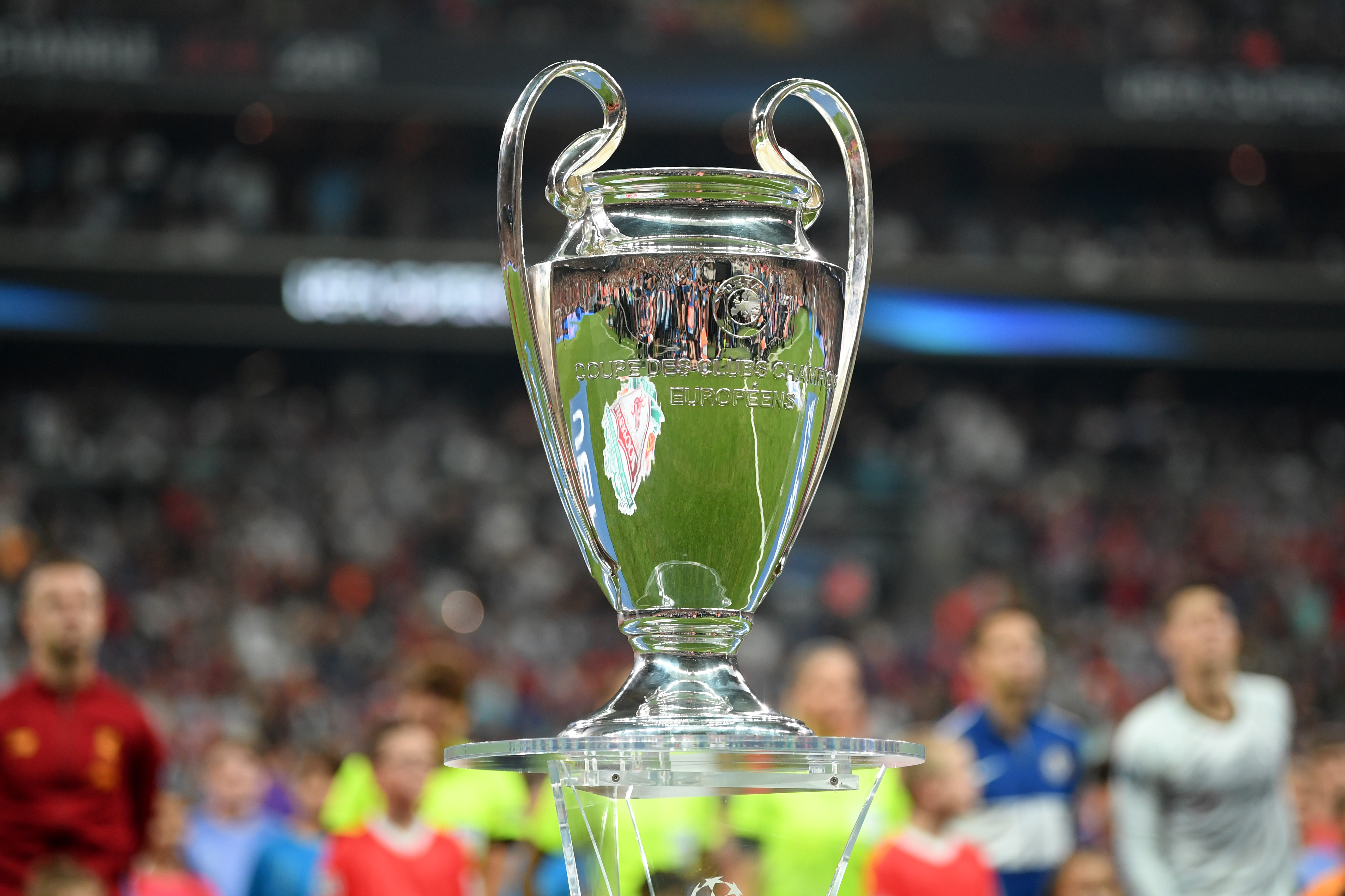 1 8 final. UEFA Champions League Кубок. Кубок Лиги чемпионов 2020-2021. Финал Лиги чемпионов УЕФА 2020. Трофей ЛЧ UEFA.