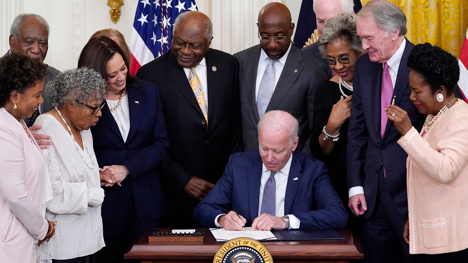 President Joe Biden signs the Juneteenth National Independence Day Act.