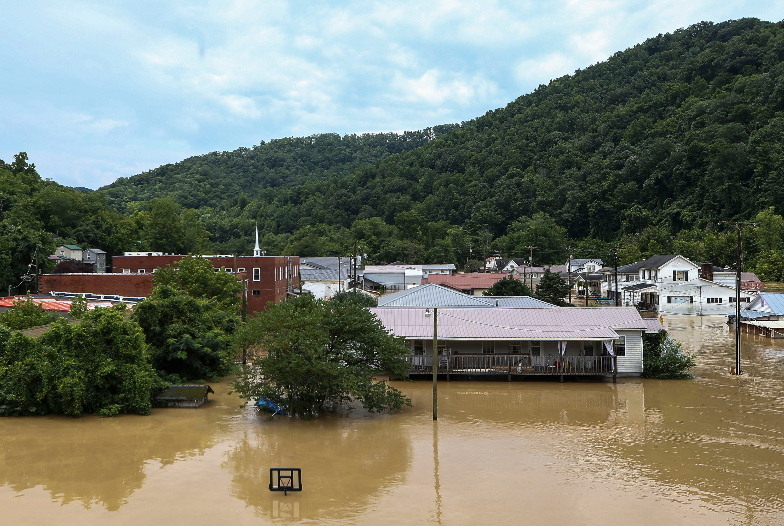 16 killed in Kentucky flooding, death toll expected to 'get a lot high E5f70853-6ffd-4b06-98c2-274412233da9