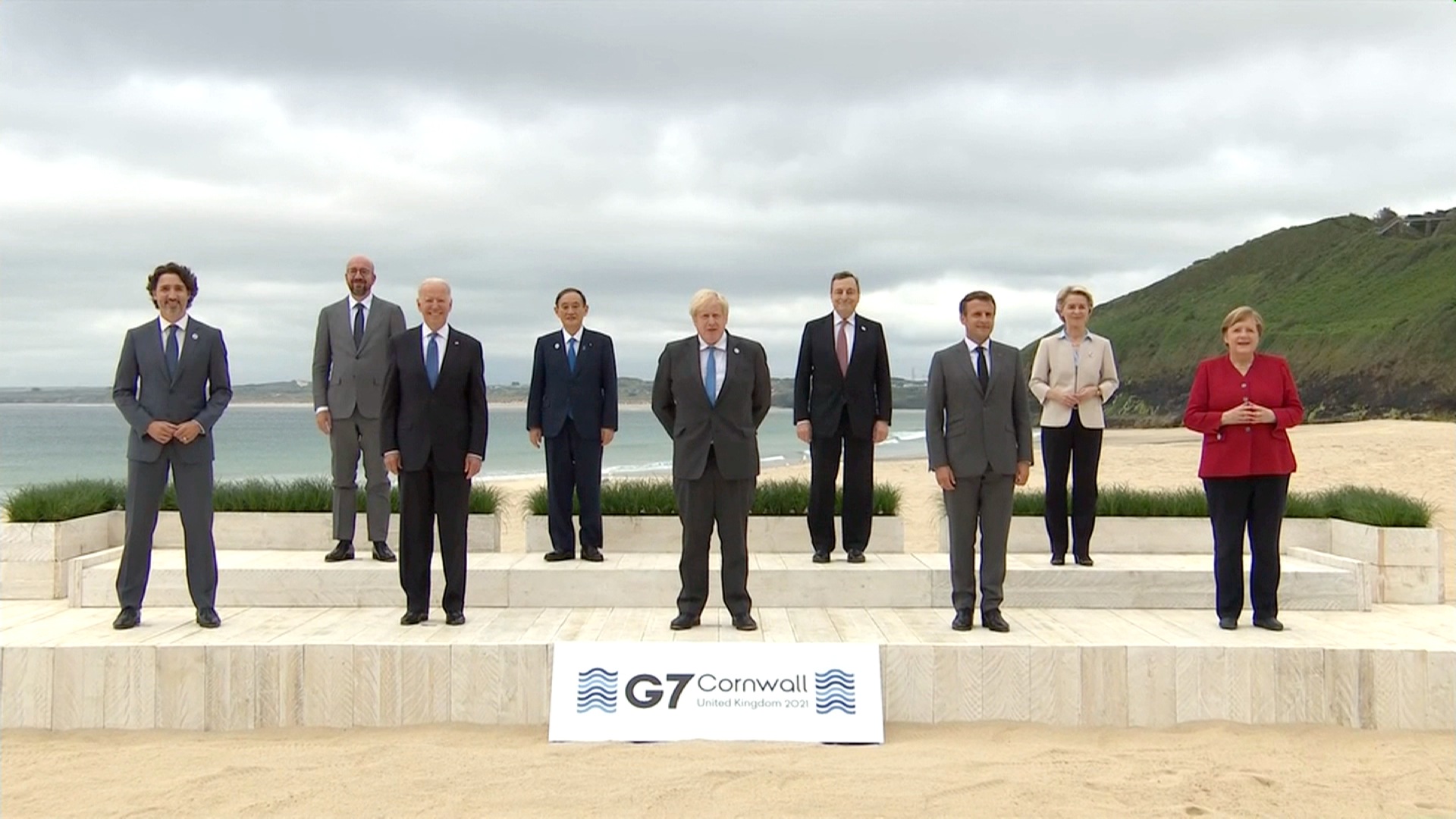 G7 leaders pose for "family photo" ahead of first day of summit