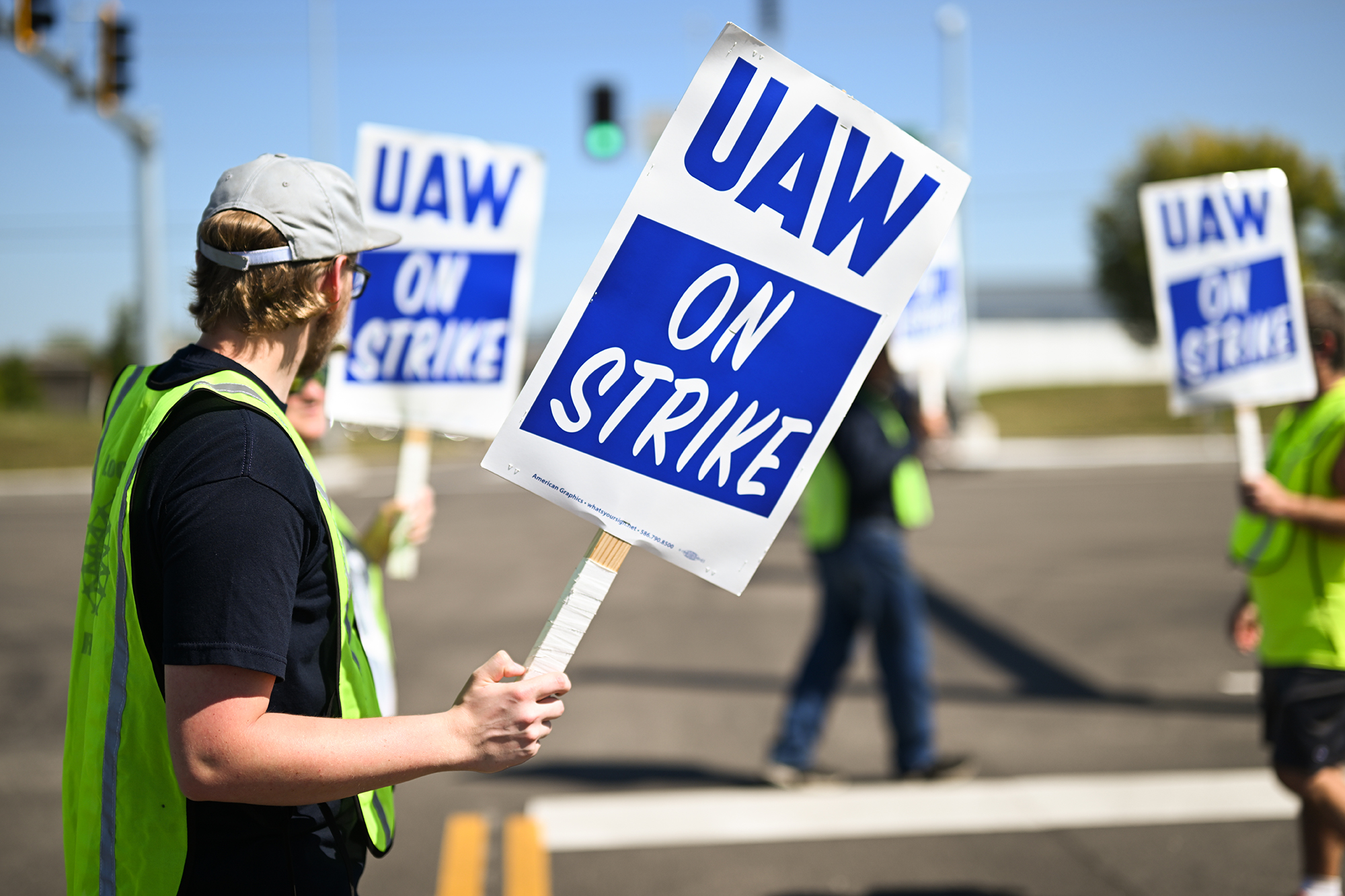 UAW members picket outside the General Motors Assembly Plant in Wentzville, Missouri, on September 15. 