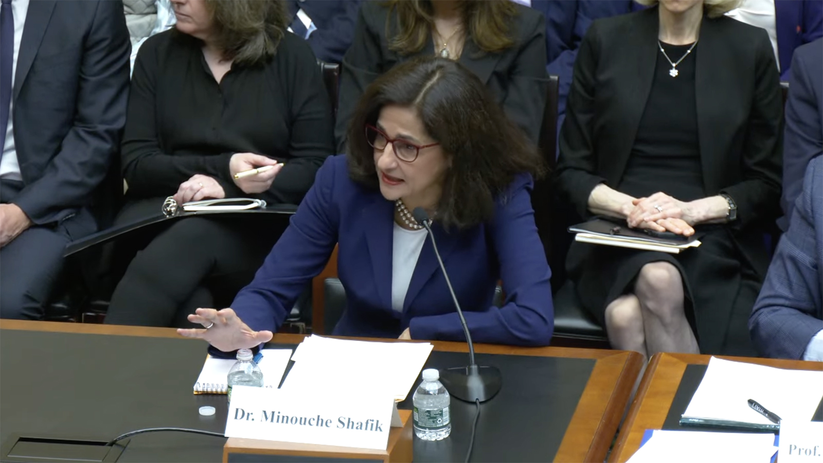 Minouche Shafik, Präsidentin der Columbia University, während ihrer Eröffnungsrede bei einer Anhörung des Ausschusses für Bildung und Arbeitskräfte des Repräsentantenhauses über Antisemitismus auf dem Universitätsgelände heute in Washington, D.C.