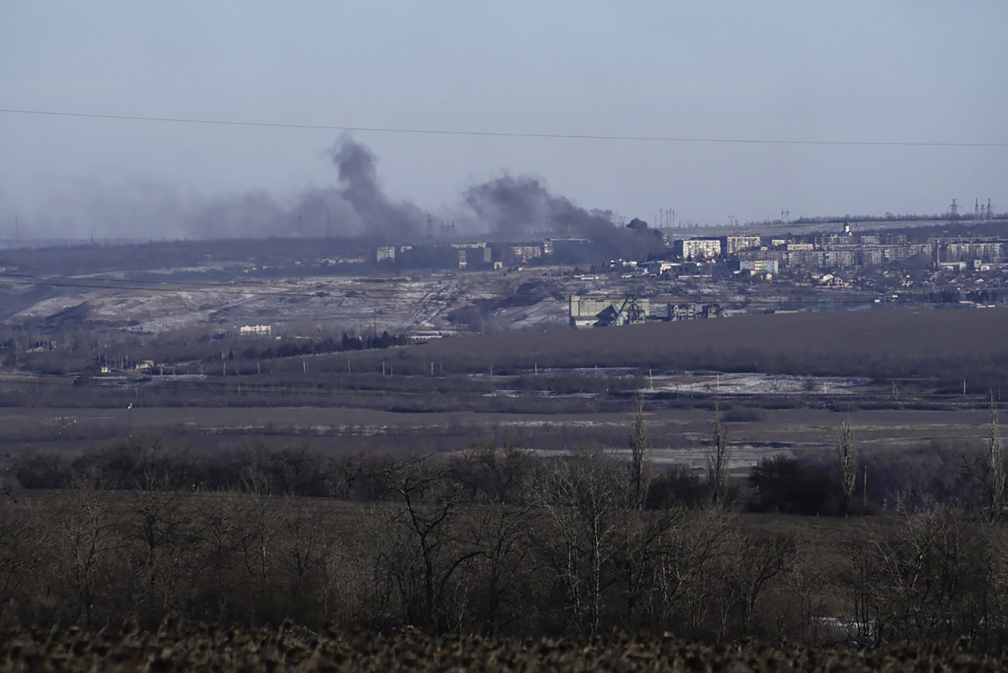 Rook stijgt op tijdens gevechten tussen Oekraïense en Russische troepen in Soledar, regio Donetsk, Oekraïne, op 11 januari.