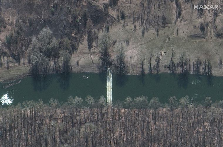 Un pont flottant sur la rivière Seversky Donets.