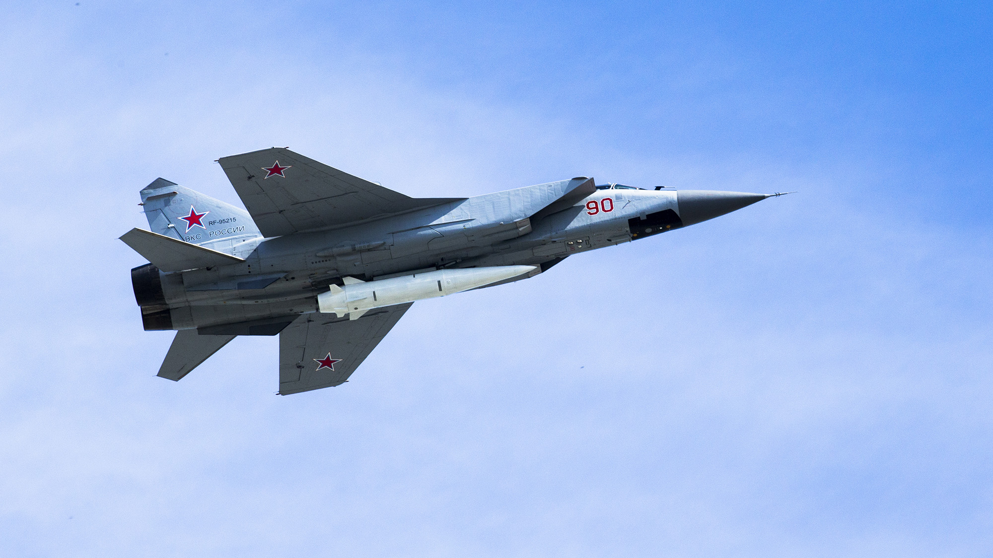 A Russian Air Force MiG-31K jet carries a high-precision hypersonic aero-ballistic missile Kh-47M2 Kinzhal during the Victory Day military parade in Moscow this May 9, 2018 ima