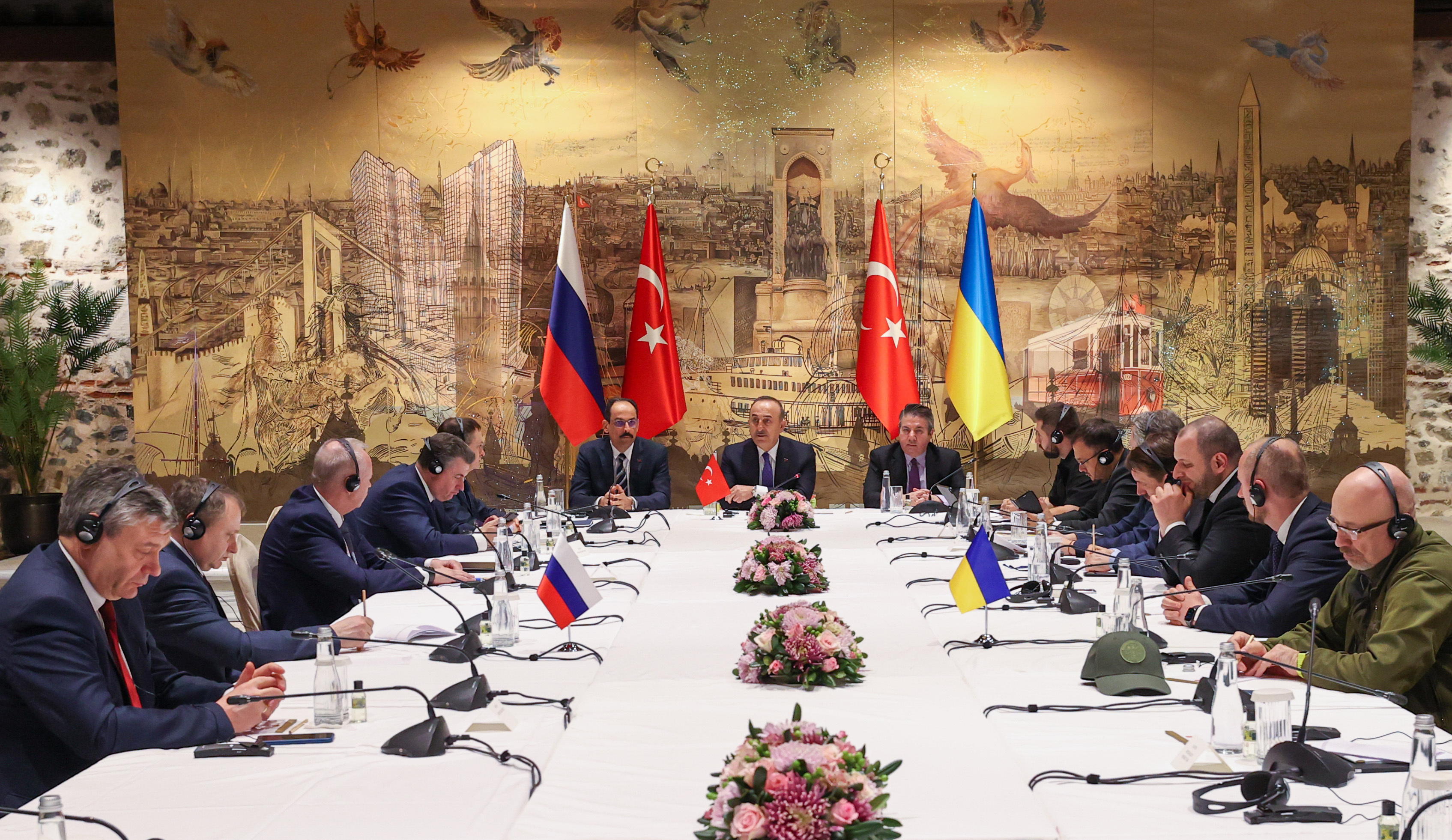 Turkish Foreign Minister Mevlut Cavusoglu, center, gives a thank you speech during the peace talks between delegations from Russia and Ukraine at Dolmabahce Presidential Office in Istanbul, Turkey, on March 29.
