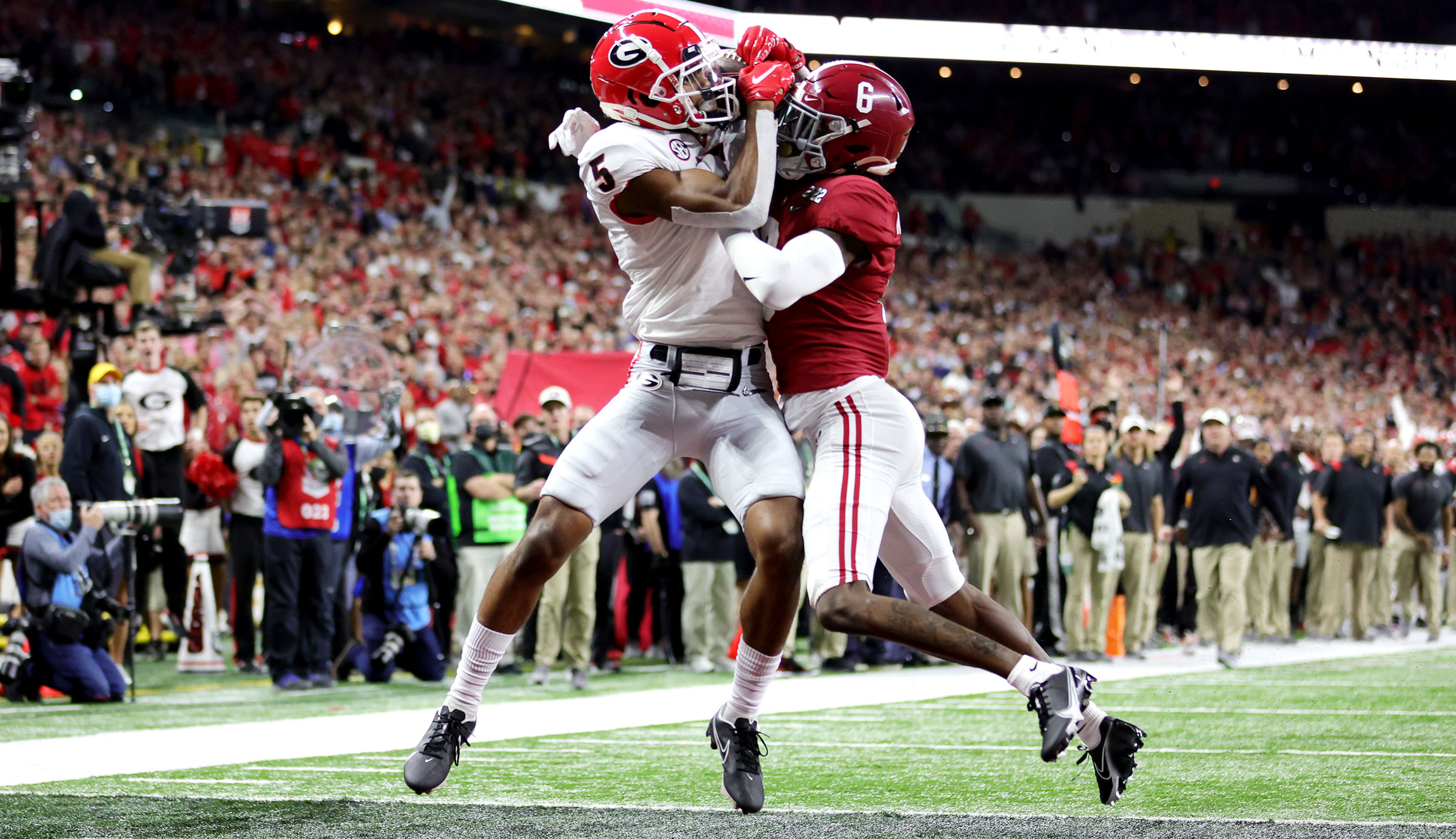 Georgia wide receiver Adonai Mitchell catches the ball for a 40-yard touchdown as he's defended by Khyree Jackson in the fourth quarter.